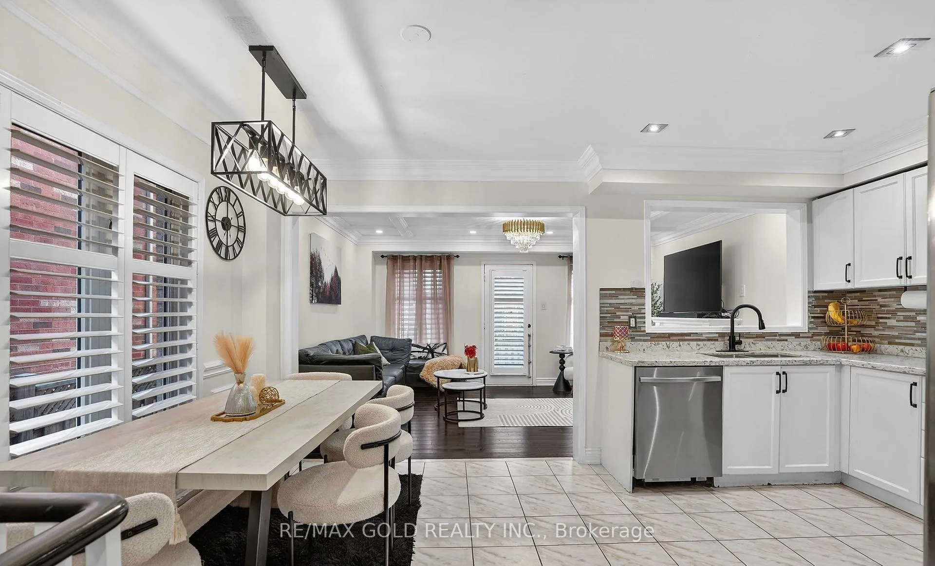 Photo 11 of 109 Crystal Glen Crescent, Brampton, Credit Valley — HOMEH