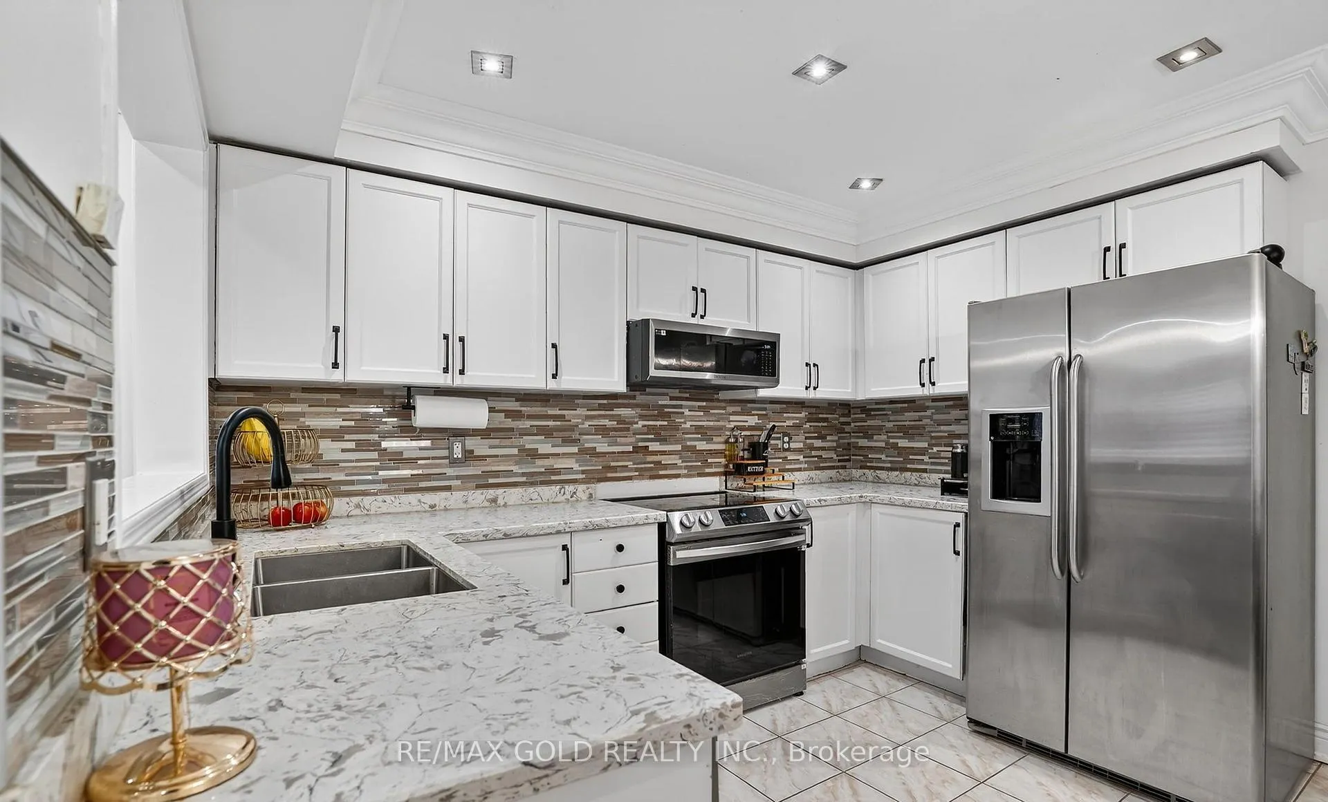 Photo 12 of 109 Crystal Glen Crescent, Brampton, Credit Valley — HOMEH