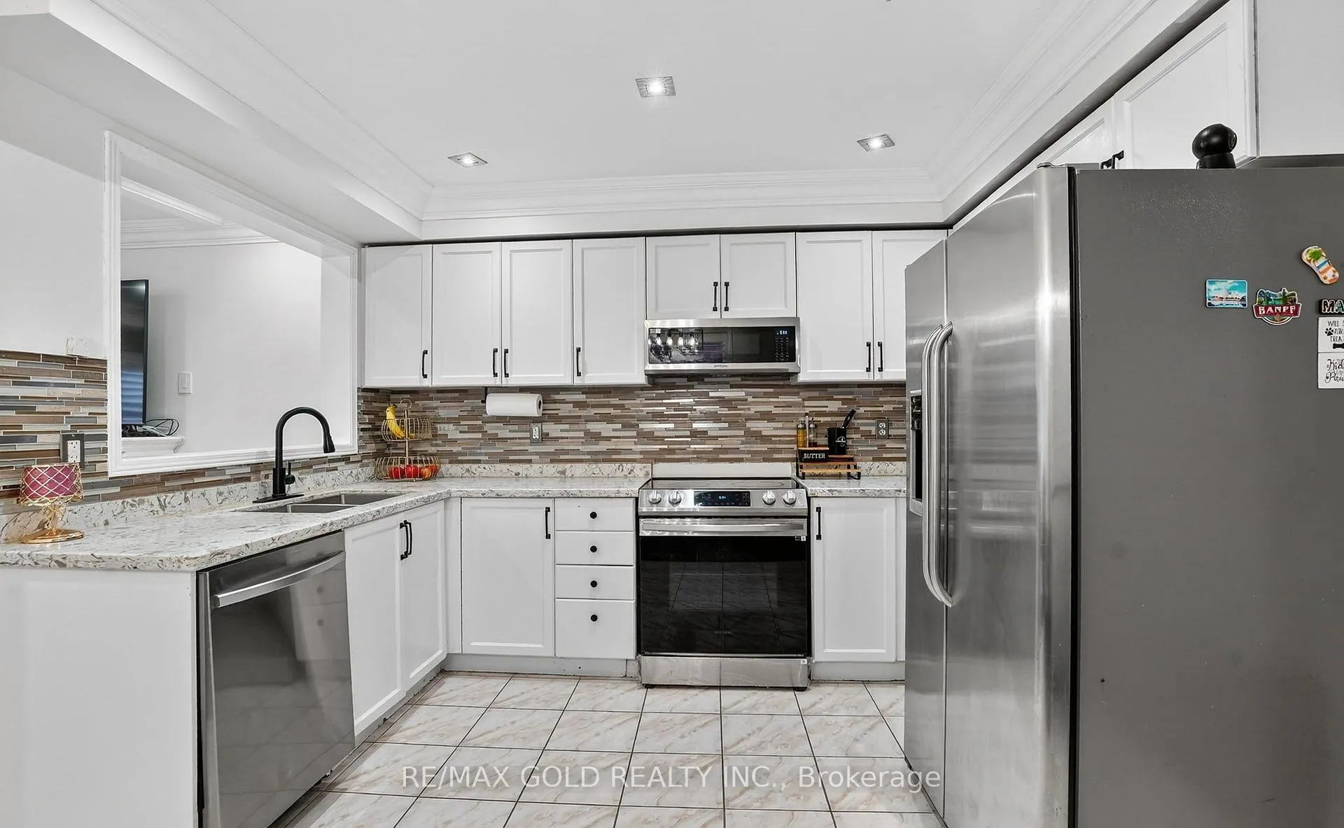 Photo 14 of 109 Crystal Glen Crescent, Brampton, Credit Valley — HOMEH
