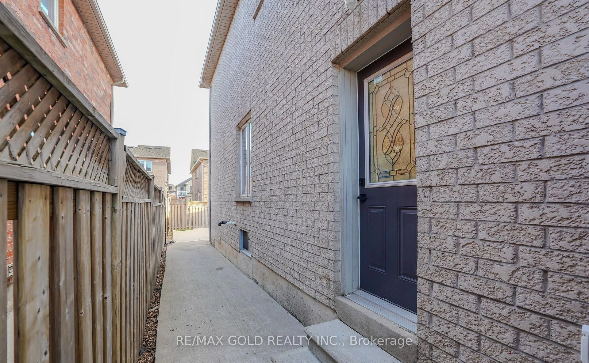 Photo 31 of 109 Crystal Glen Crescent, Brampton, Credit Valley — HOMEH