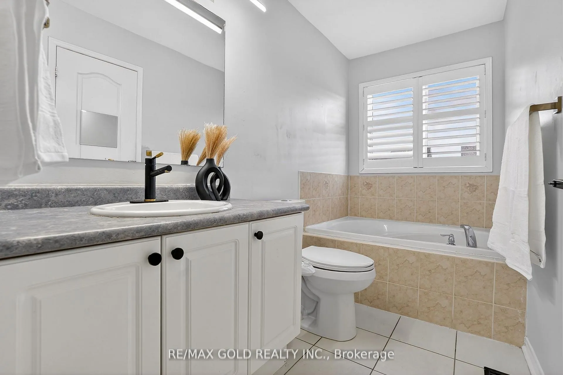 Photo 32 of 109 Crystal Glen Crescent, Brampton, Credit Valley — HOMEH