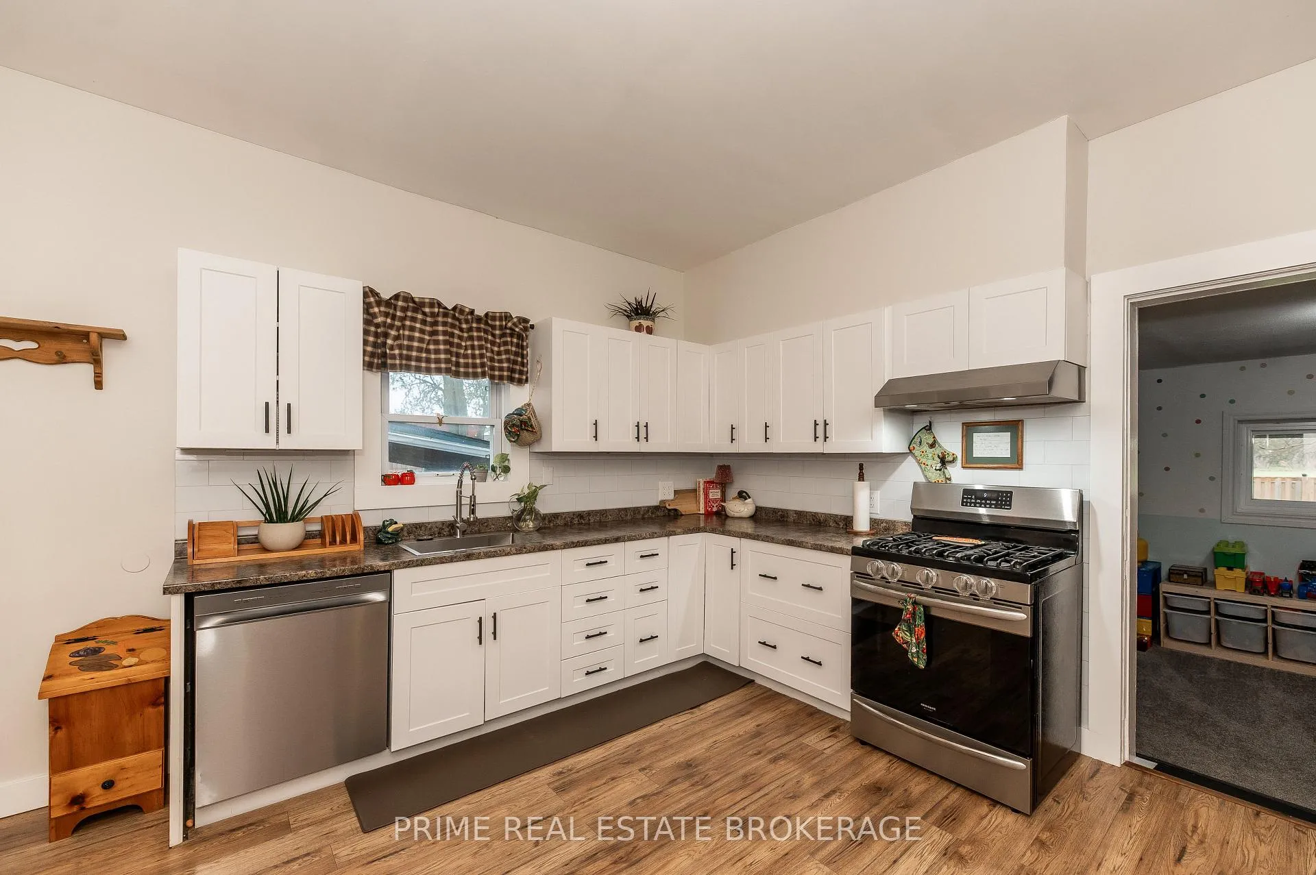 Photo 16 of 143 Main Street, West Elgin, West Lorne — HOMEH
