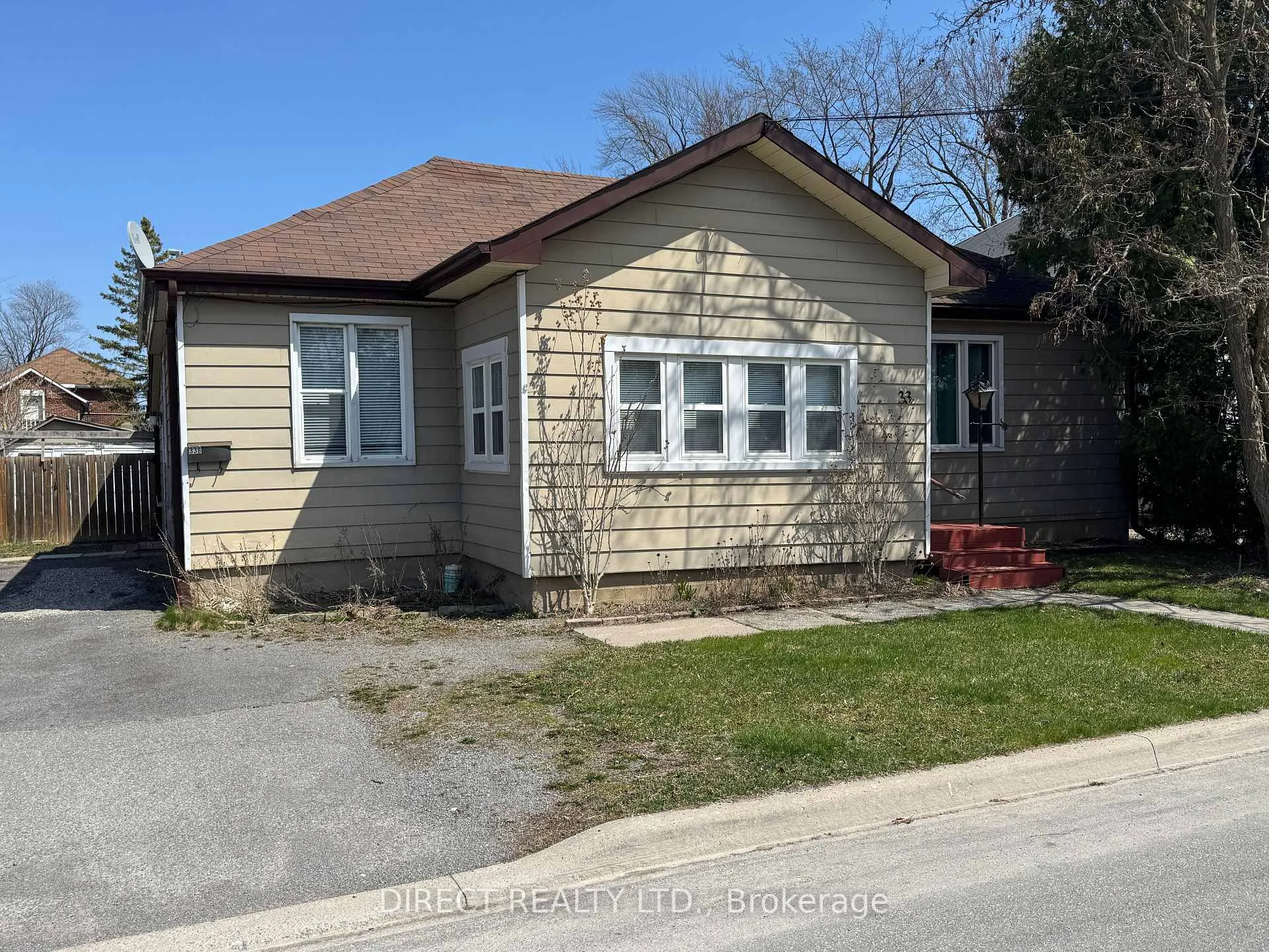 Photo 3 of 33 Sinclair Street, Belleville, Belleville Ward — HOMEH