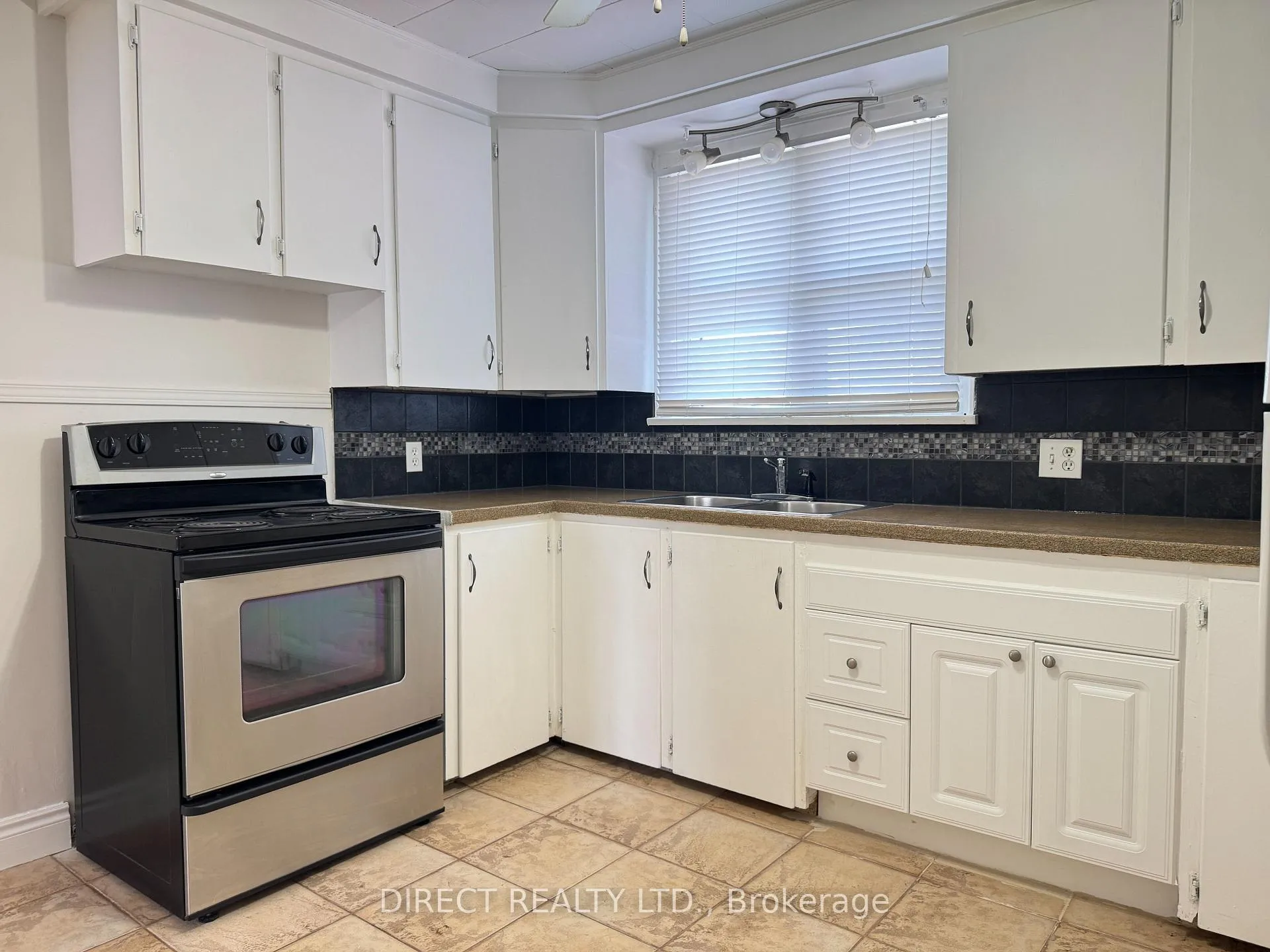 Photo 12 of 33 Sinclair Street, Belleville, Belleville Ward — HOMEH