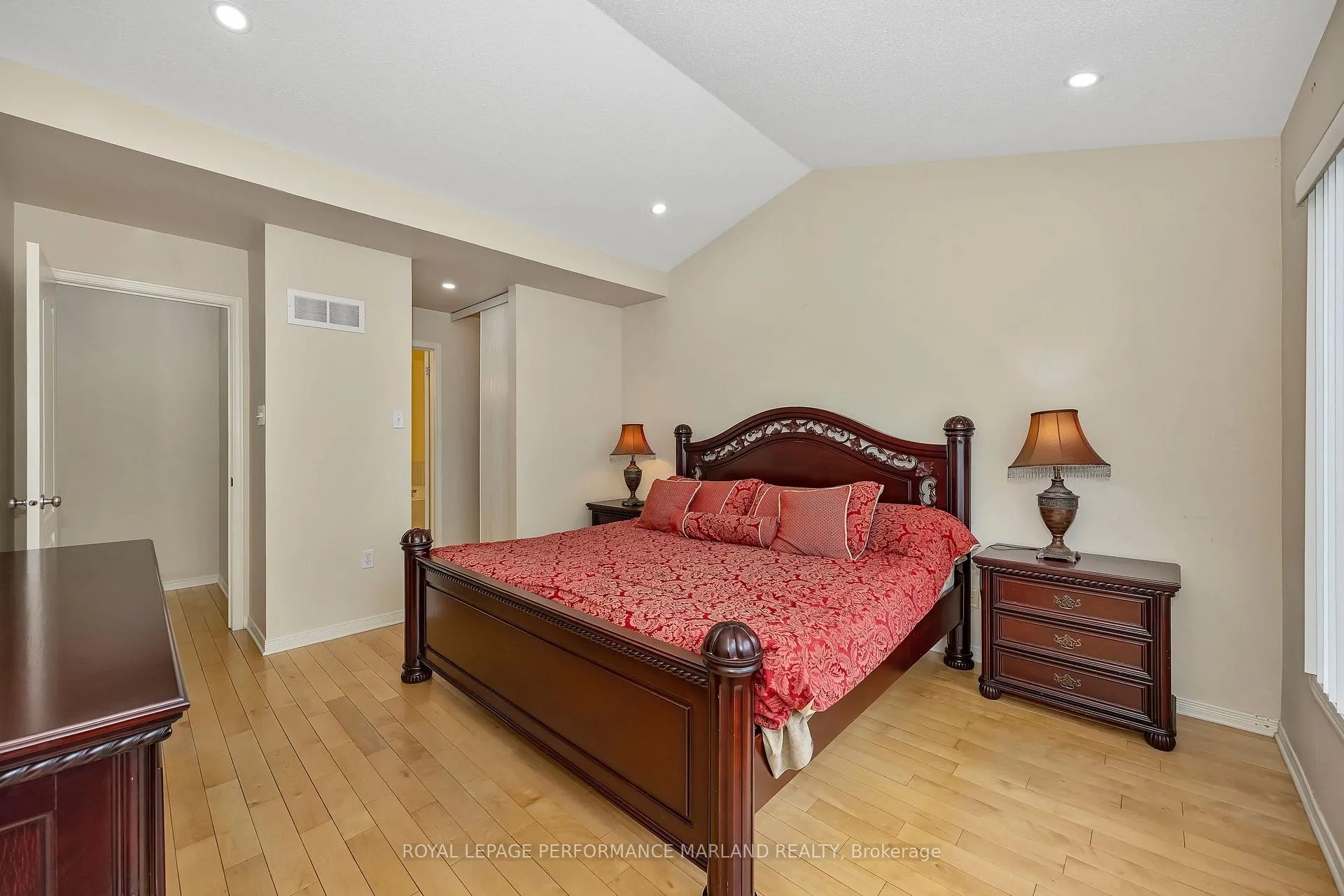 Photo 16 of 30 Yorkwood Place, Ottawa, Barrhaven - Strandherd — HOMEH