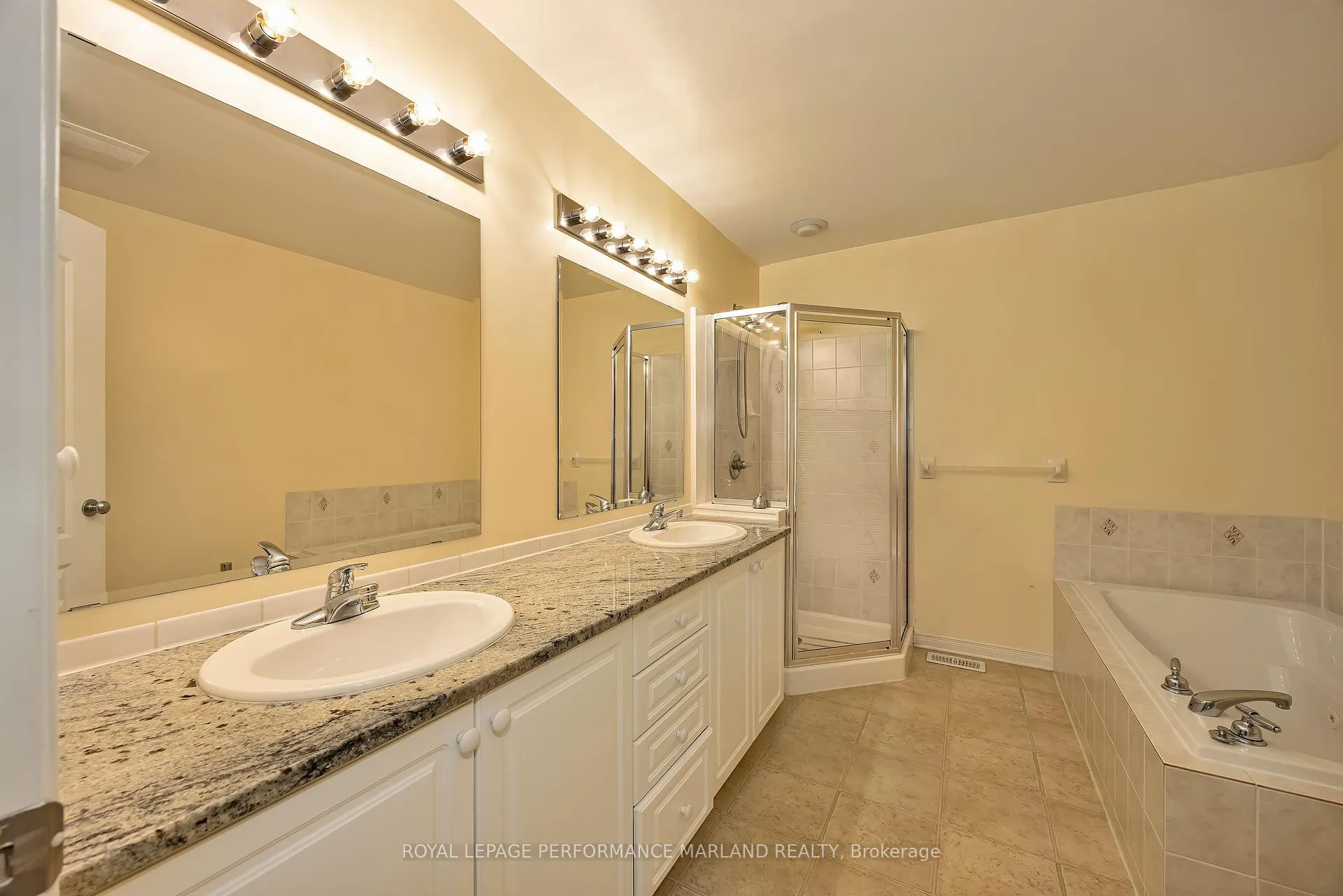 Photo 17 of 30 Yorkwood Place, Ottawa, Barrhaven - Strandherd — HOMEH
