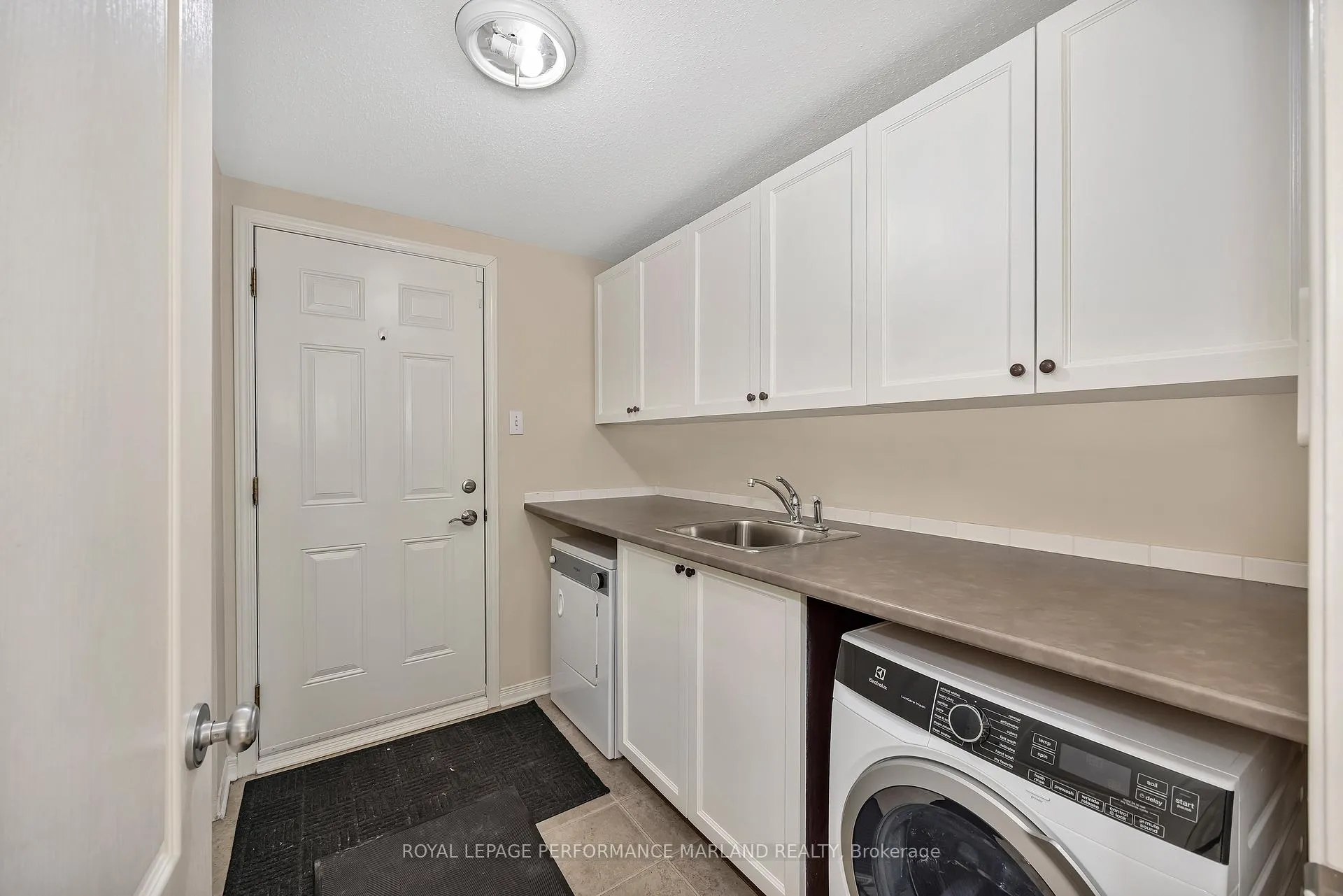 Photo 18 of 30 Yorkwood Place, Ottawa, Barrhaven - Strandherd — HOMEH