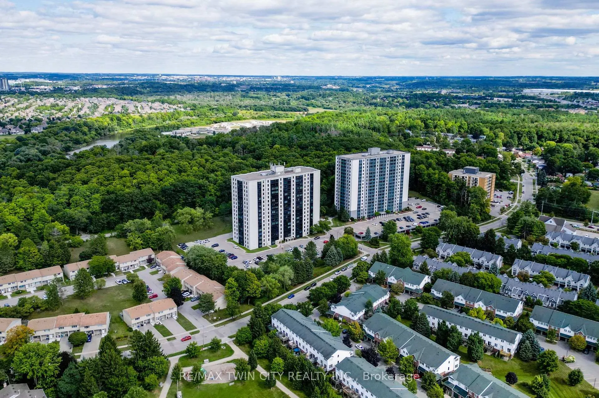 Photo 1 of Unit 1605, 35 Green Valley Drive, Kitchener, Pioneer Park — HOMEH