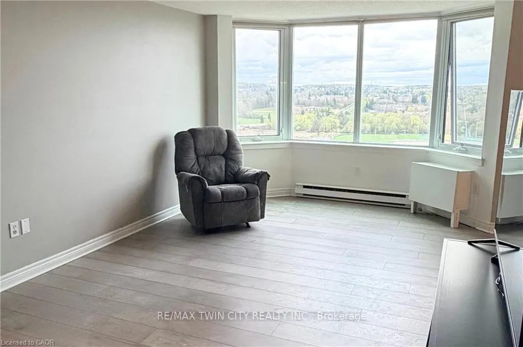 Photo 3 of Unit 1605, 35 Green Valley Drive, Kitchener, Pioneer Park — HOMEH