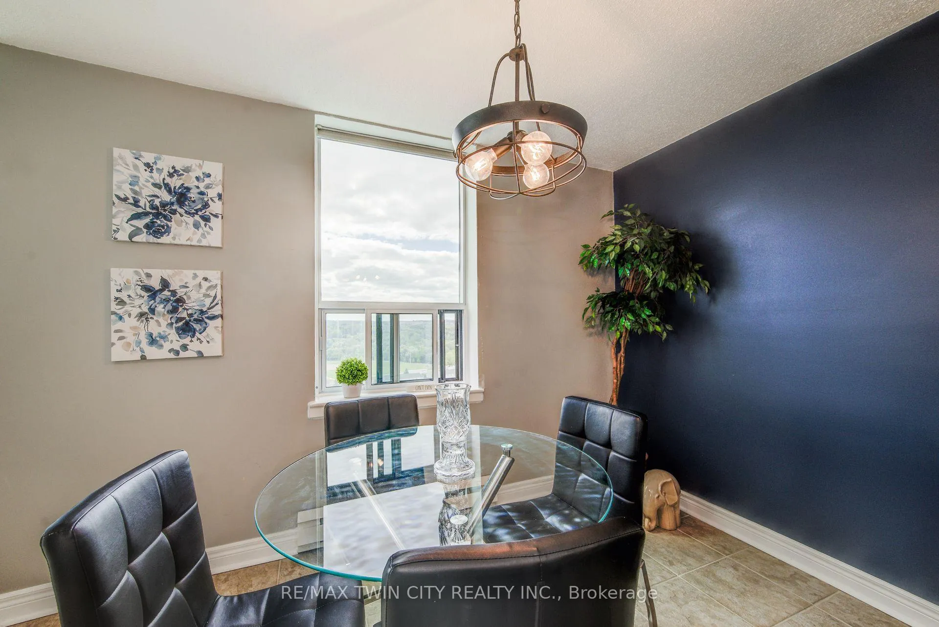 Photo 6 of Unit 1605, 35 Green Valley Drive, Kitchener, Pioneer Park — HOMEH