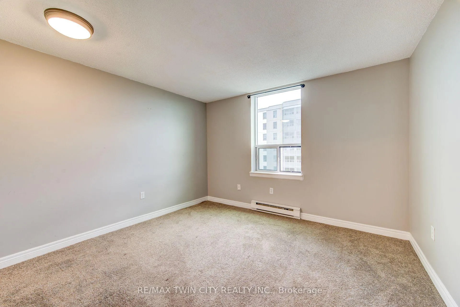 Photo 11 of Unit 1605, 35 Green Valley Drive, Kitchener, Pioneer Park — HOMEH