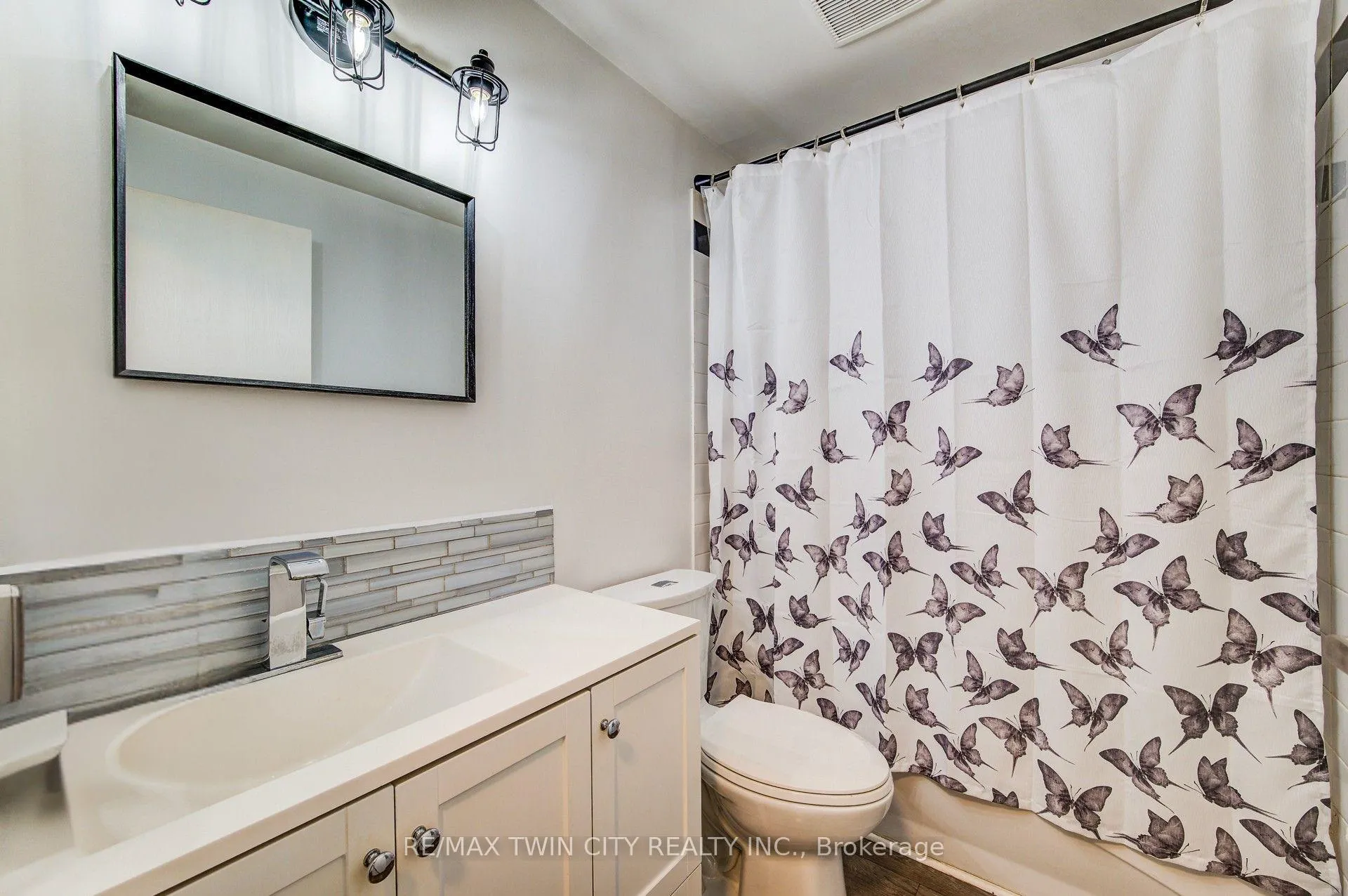 Photo 12 of Unit 1605, 35 Green Valley Drive, Kitchener, Pioneer Park — HOMEH
