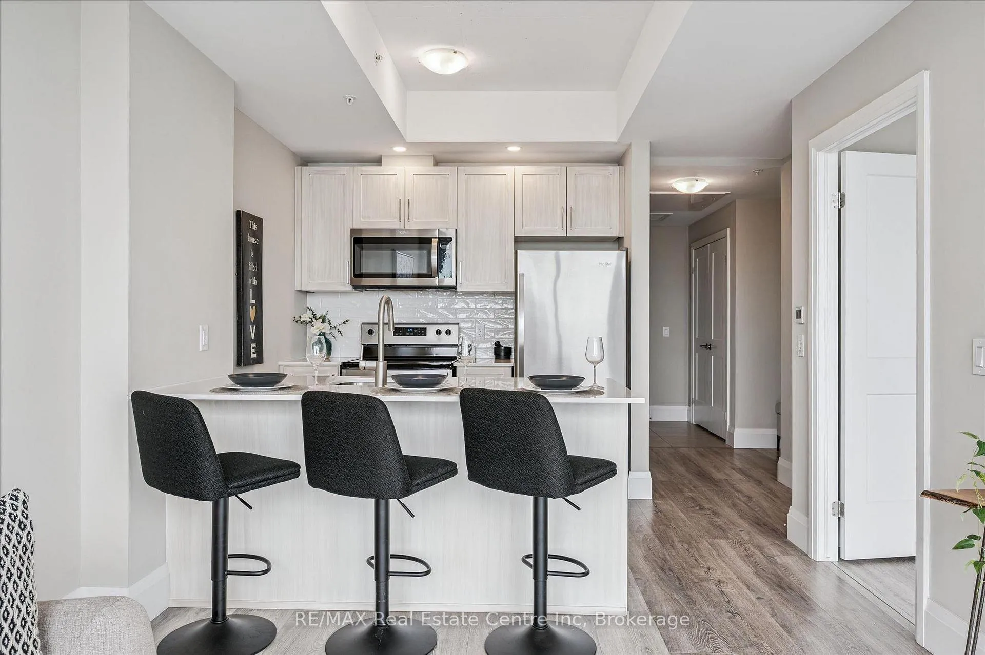 Photo 7 of Unit 1209, 108 Garment Street, Kitchener — HOMEH