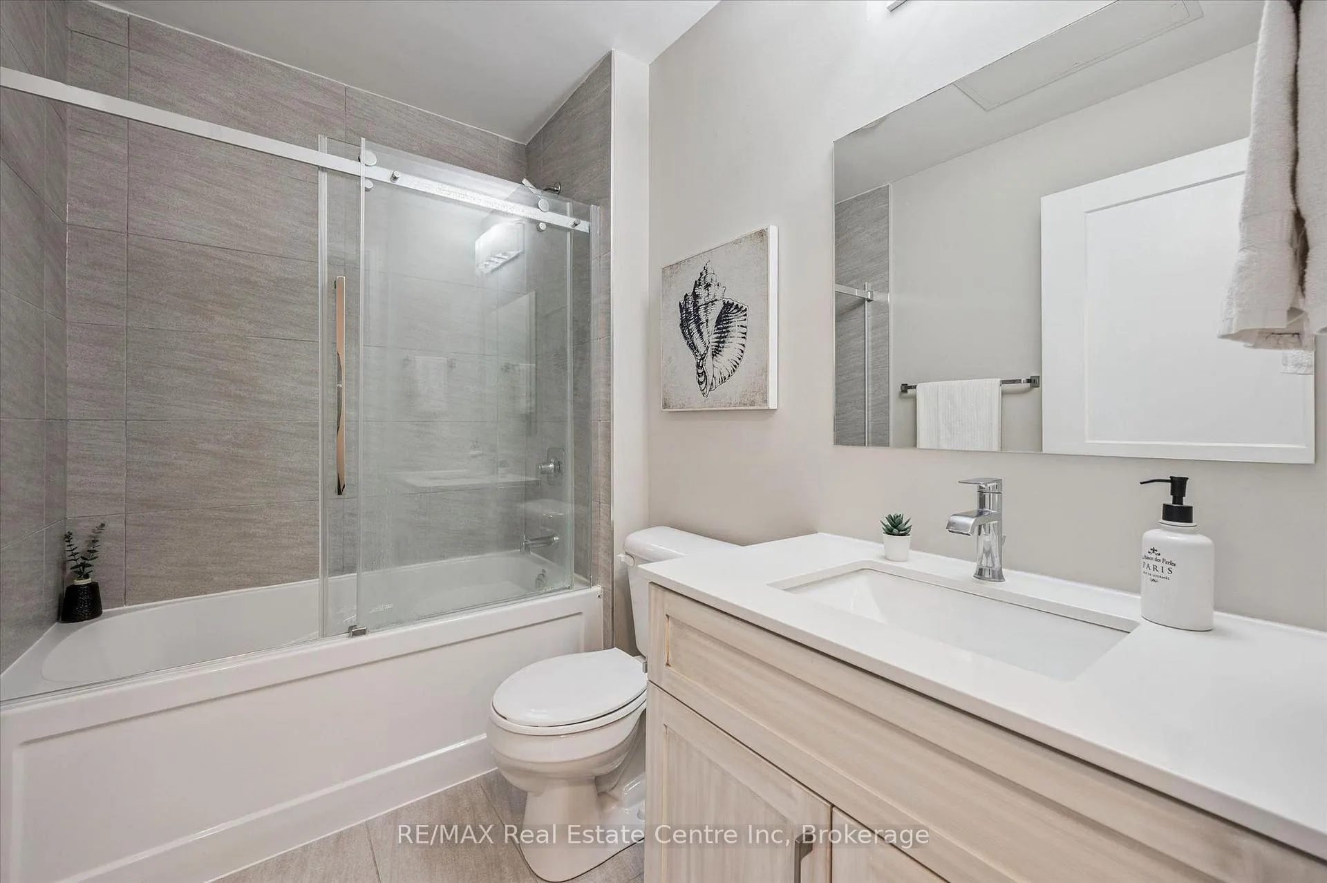 Photo 13 of Unit 1209, 108 Garment Street, Kitchener — HOMEH