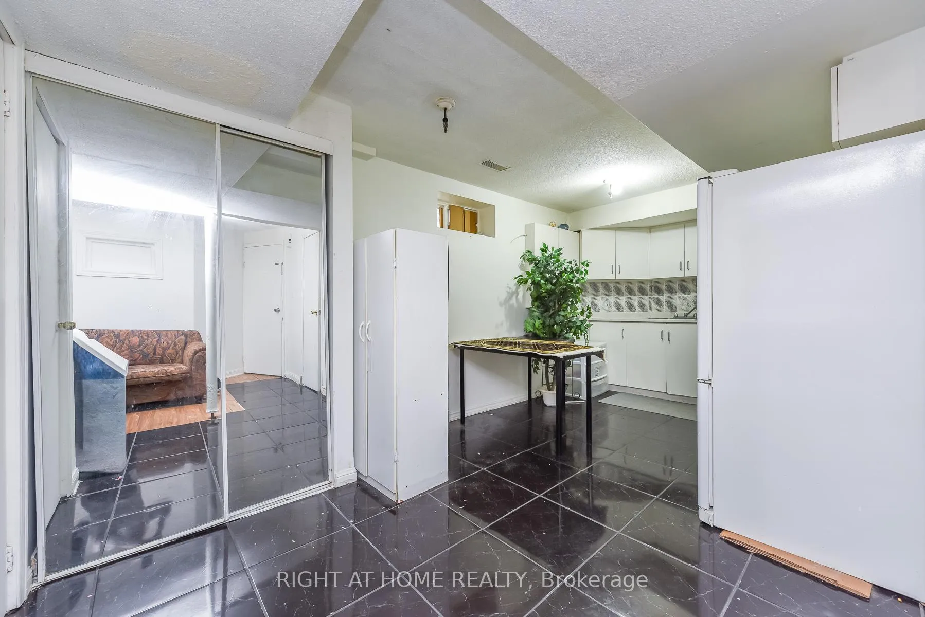 Photo 37 of 379 Wallenberg Crescent, Mississauga, Creditview — HOMEH