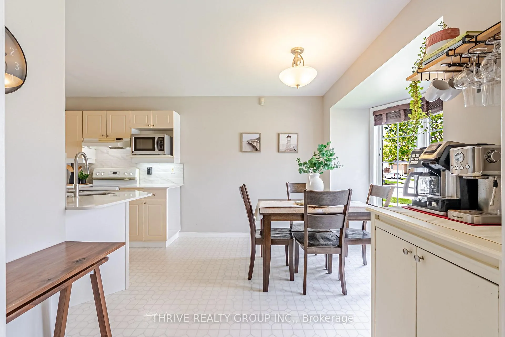 Photo 4 of 178 Vaubois Place, London, East I — HOMEH