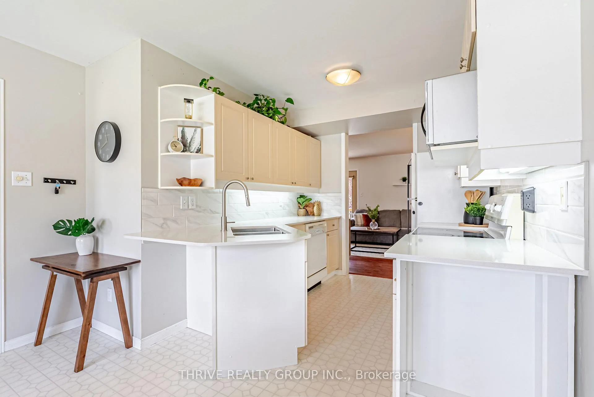 Photo 6 of 178 Vaubois Place, London, East I — HOMEH