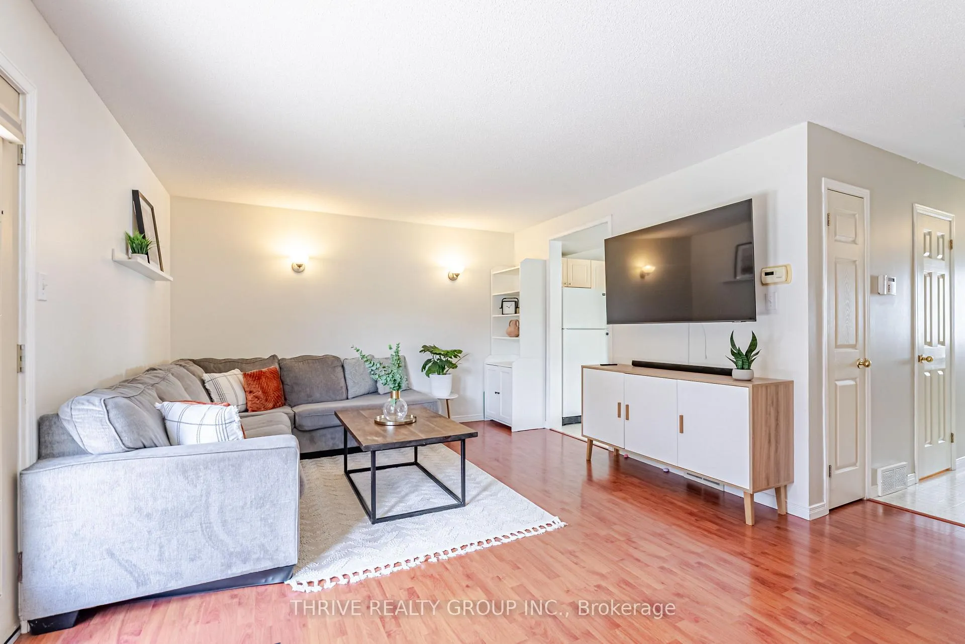 Photo 9 of 178 Vaubois Place, London, East I — HOMEH