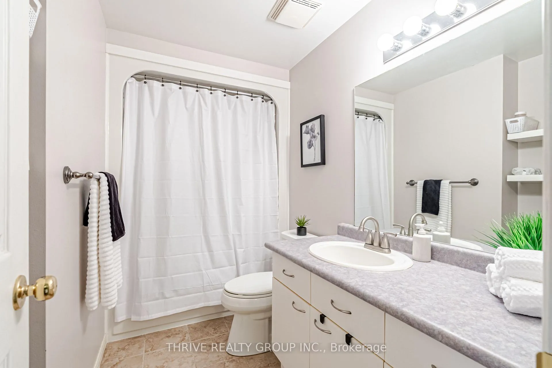 Photo 21 of 178 Vaubois Place, London, East I — HOMEH