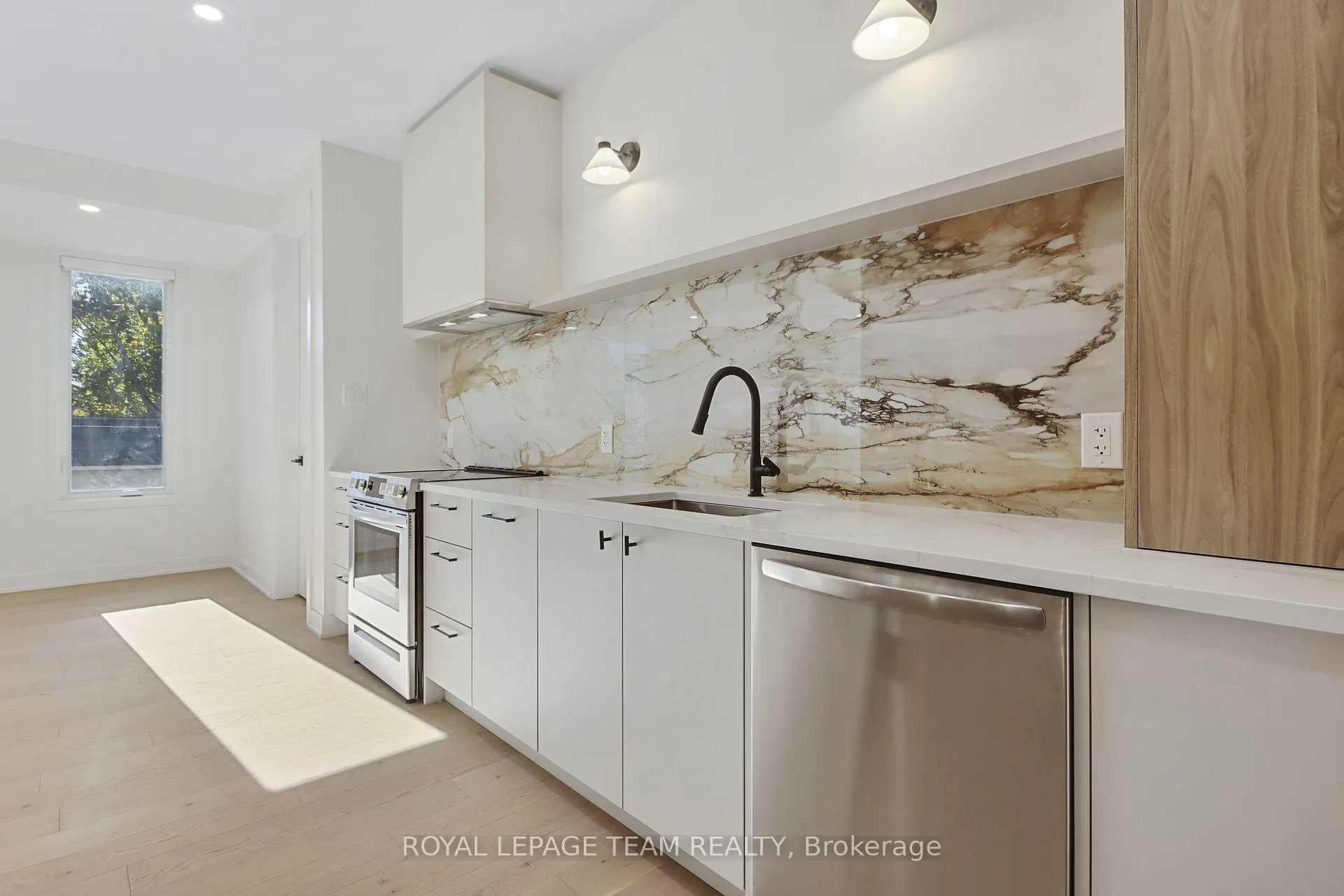 Photo 11 of Unit B/B2, 241 Breezehill Avenue, Ottawa, West Centre Town — HOMEH