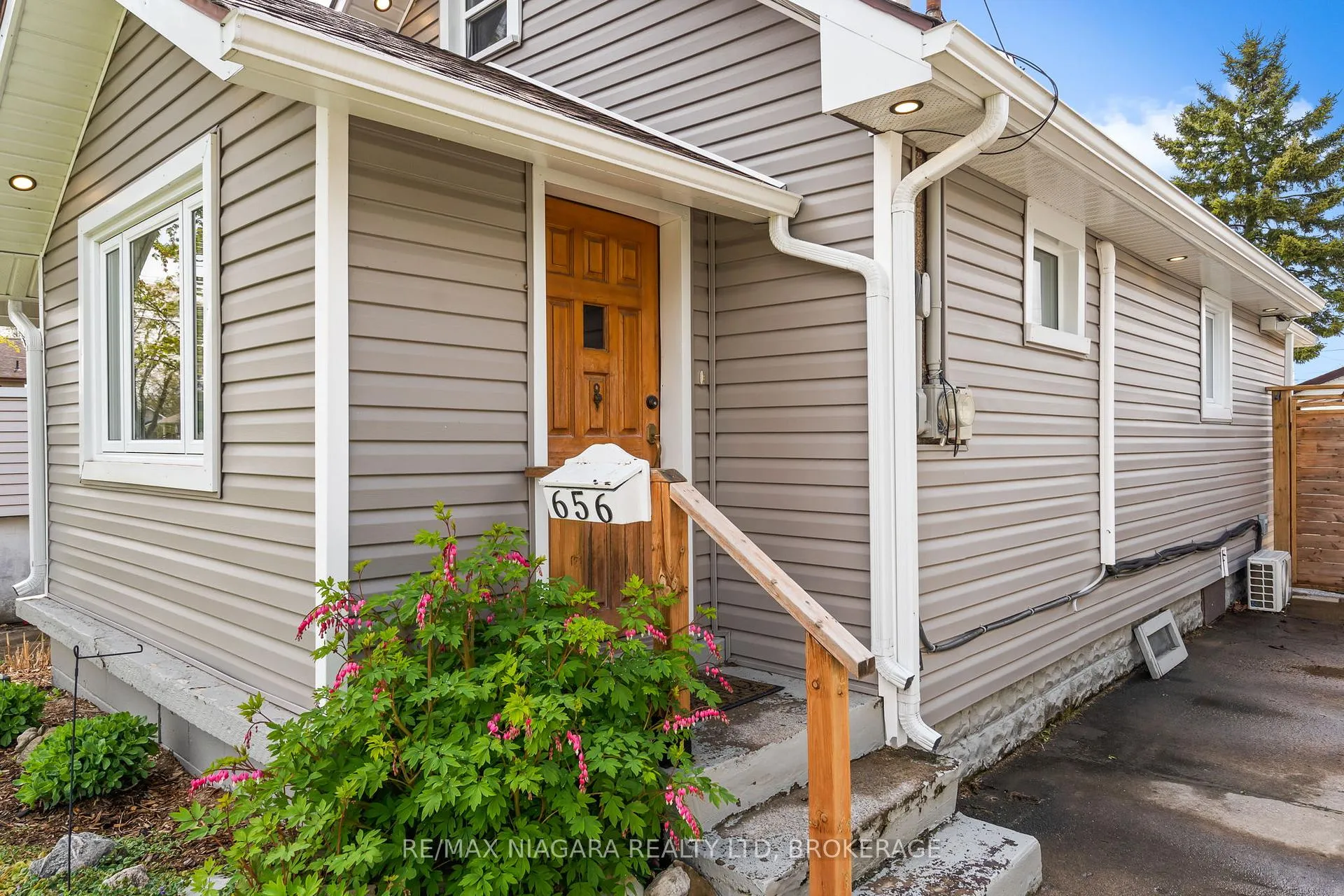 Photo 3 of 656 Steele Street, Port Colborne, Main Street — HOMEH