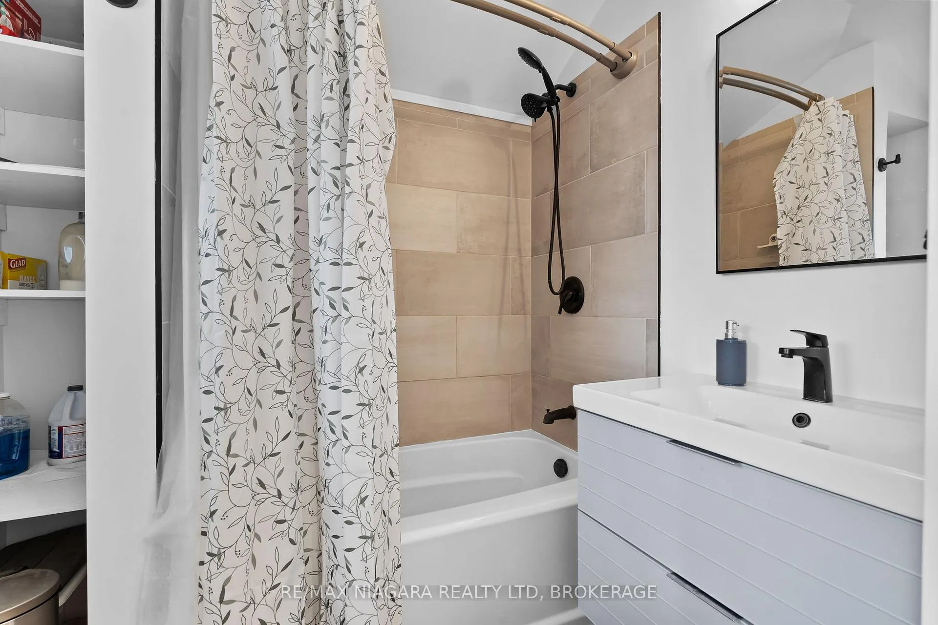 Photo 12 of 656 Steele Street, Port Colborne, Main Street — HOMEH