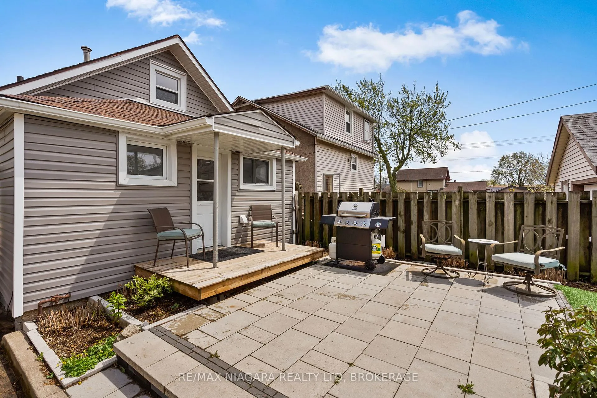 Photo 15 of 656 Steele Street, Port Colborne, Main Street — HOMEH