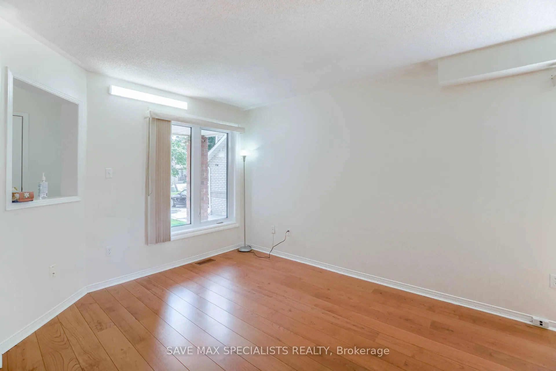 Photo 6 of 1401 Inuit Trail, Mississauga, Meadowvale Village — HOMEH
