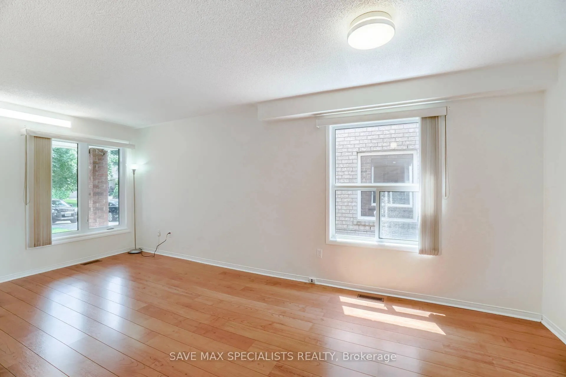 Photo 9 of 1401 Inuit Trail, Mississauga, Meadowvale Village — HOMEH