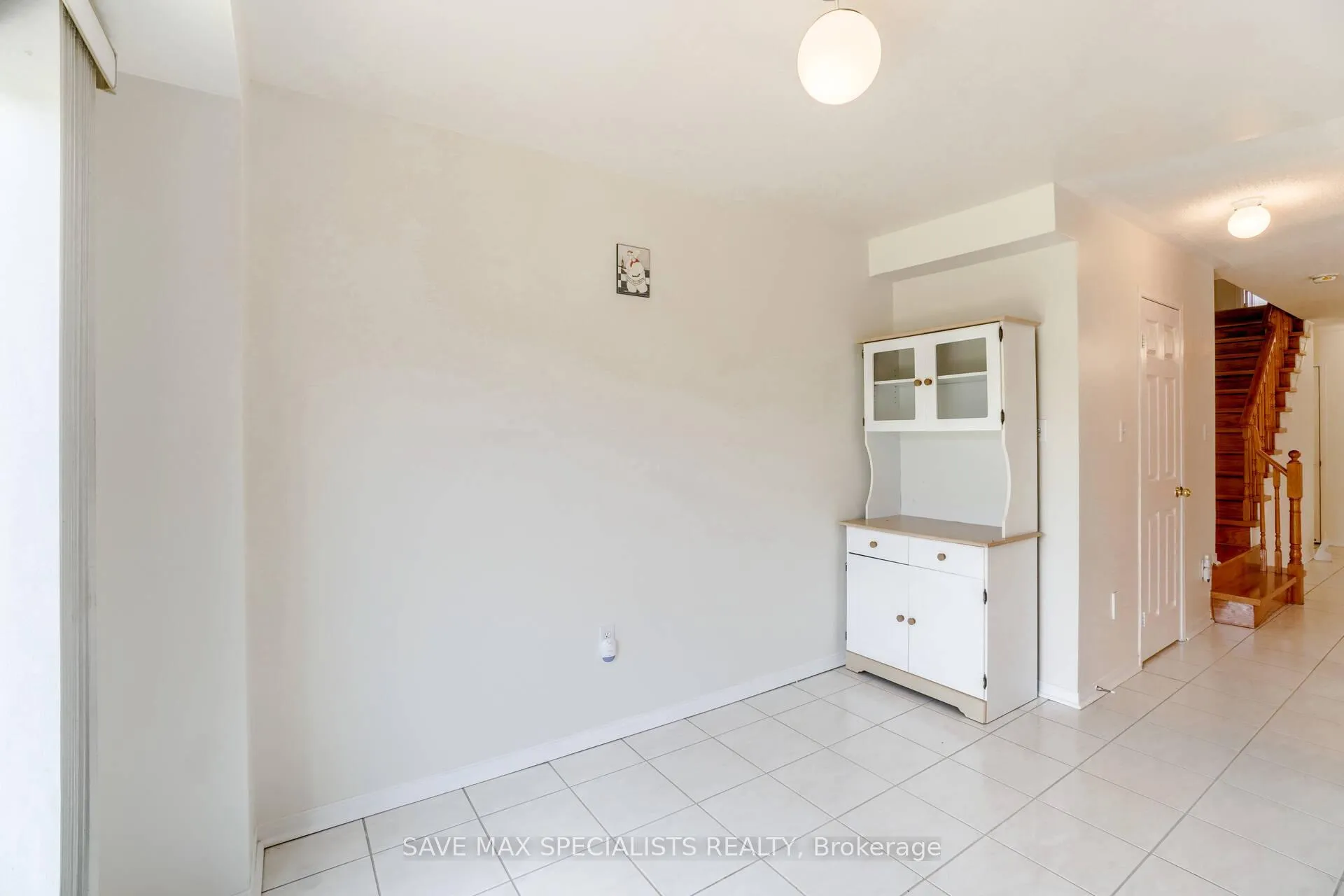 Photo 12 of 1401 Inuit Trail, Mississauga, Meadowvale Village — HOMEH