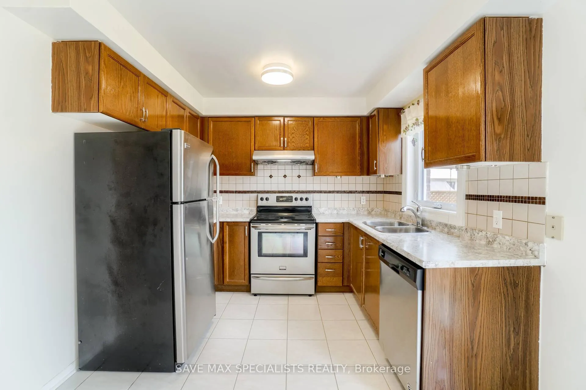 Photo 16 of 1401 Inuit Trail, Mississauga, Meadowvale Village — HOMEH