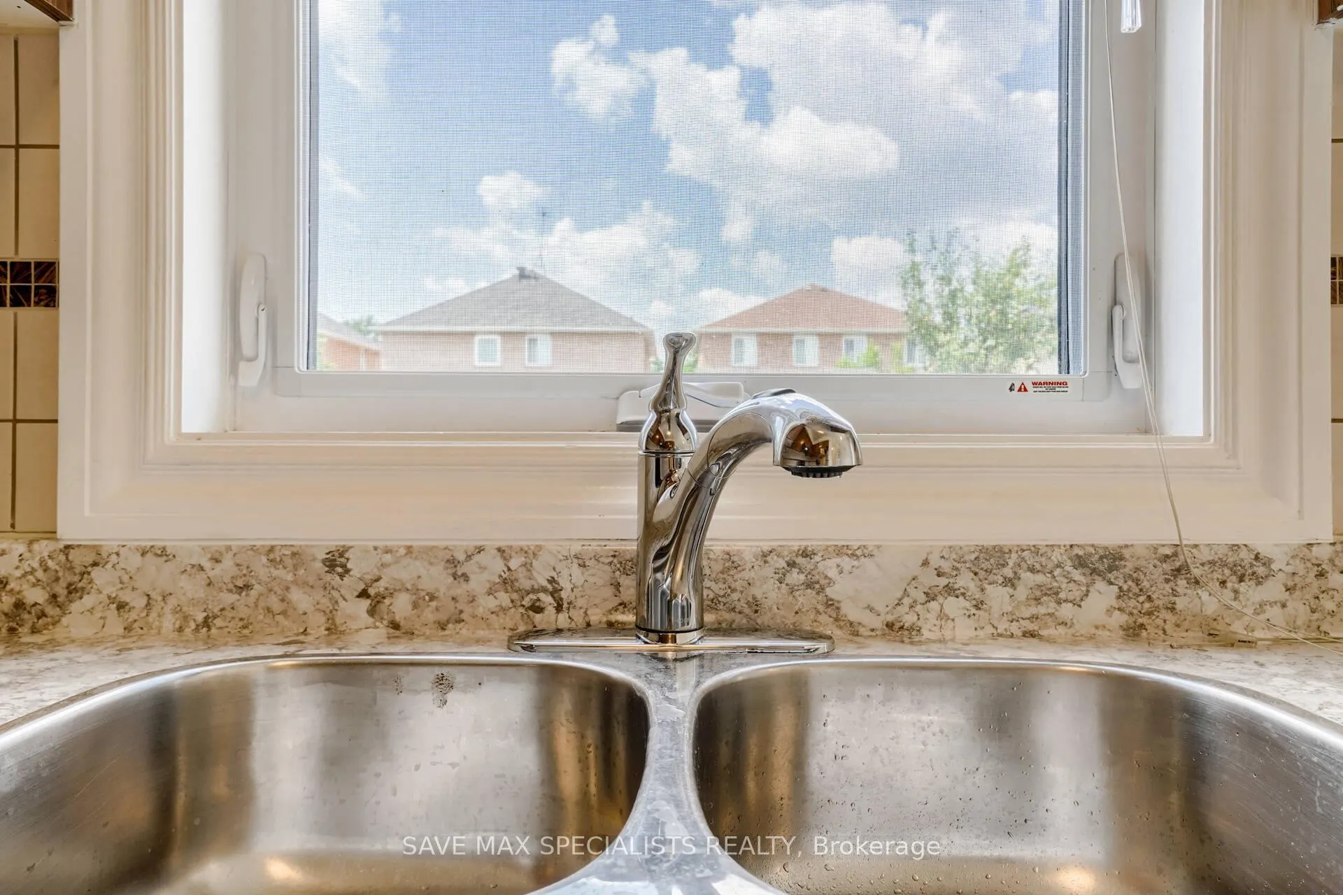 Photo 18 of 1401 Inuit Trail, Mississauga, Meadowvale Village — HOMEH