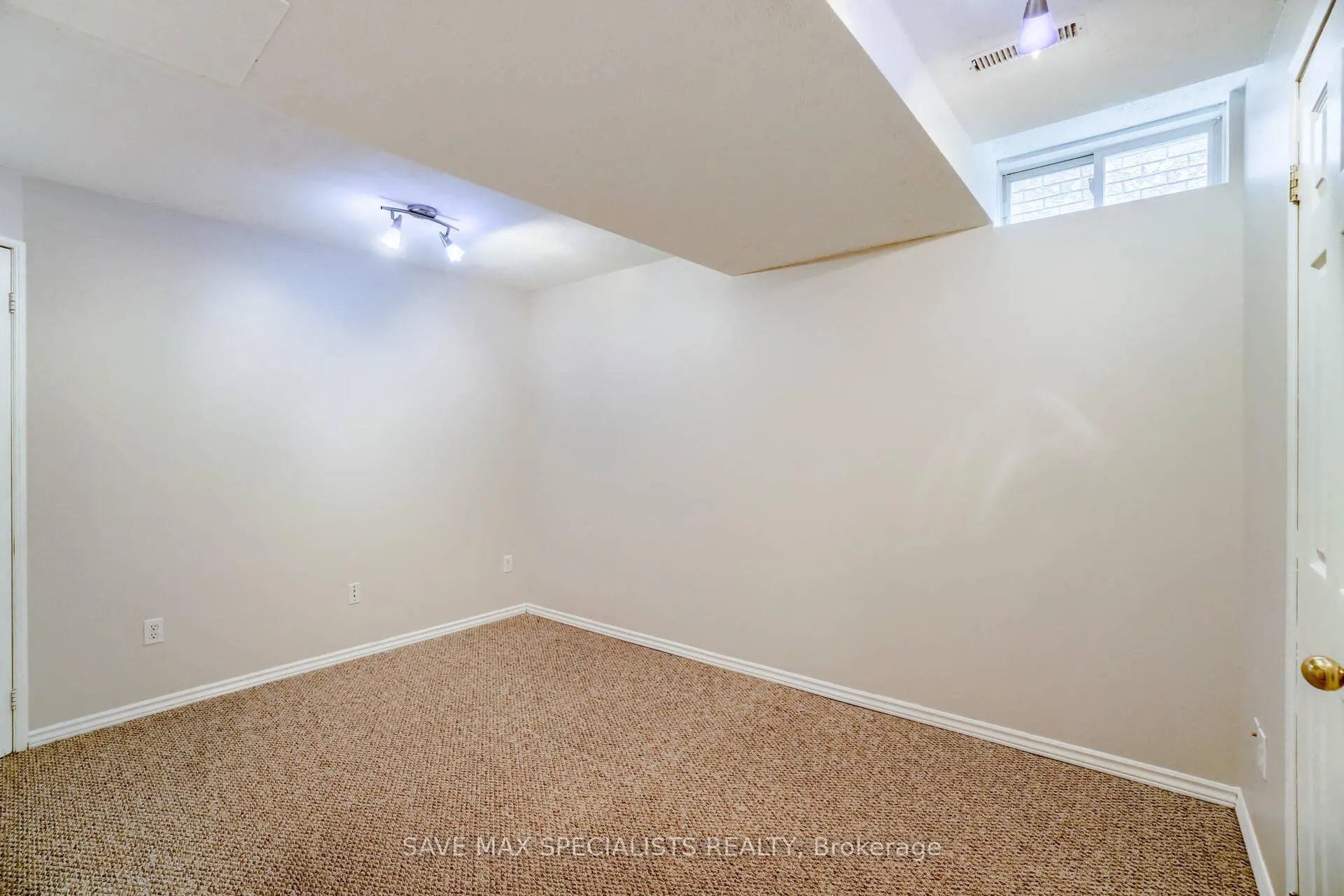 Photo 40 of 1401 Inuit Trail, Mississauga, Meadowvale Village — HOMEH