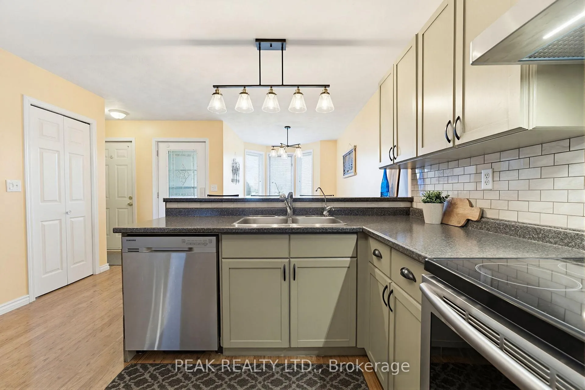 Photo 7 of 157 Whitlaw Way, Brant, Paris — HOMEH