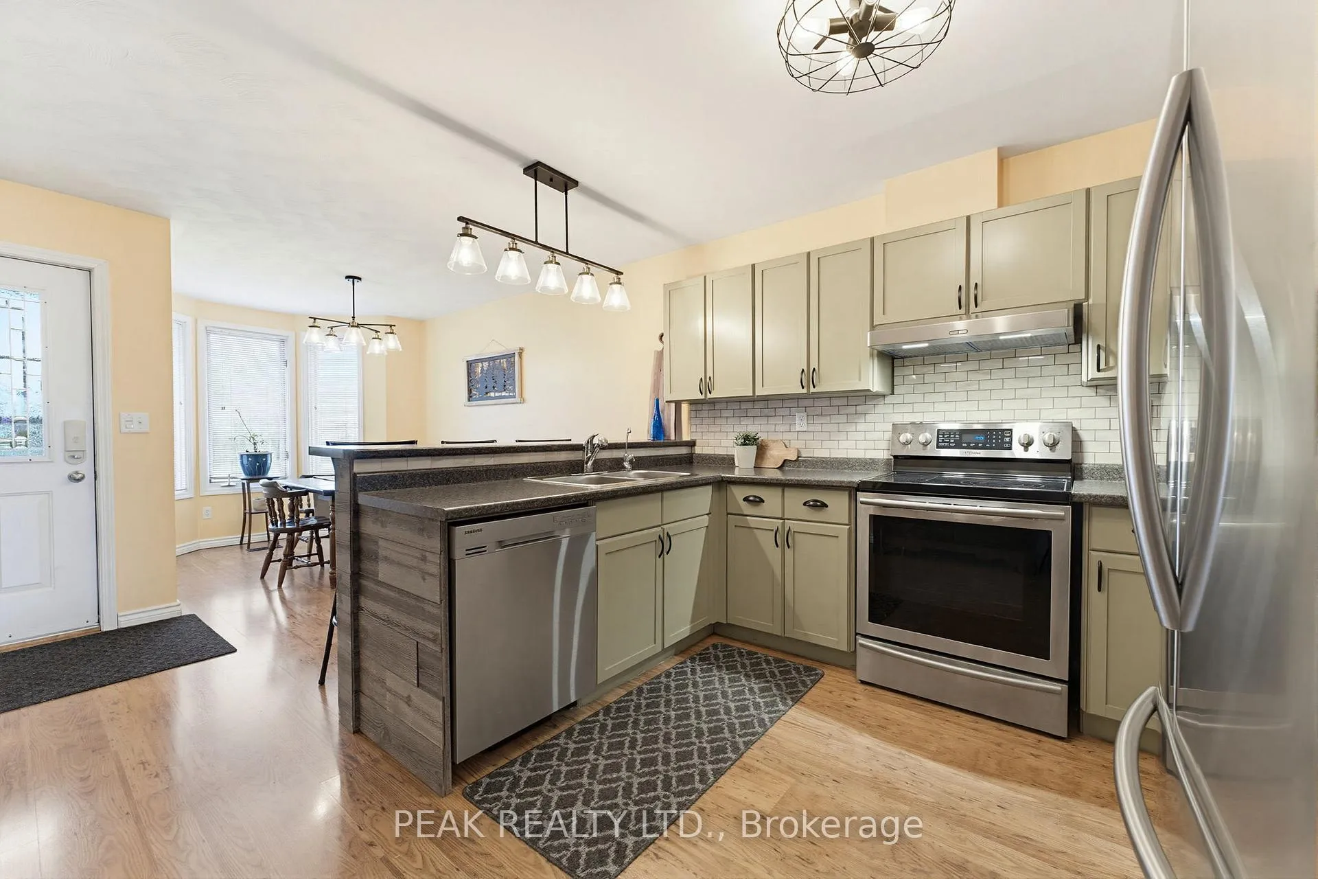 Photo 8 of 157 Whitlaw Way, Brant, Paris — HOMEH