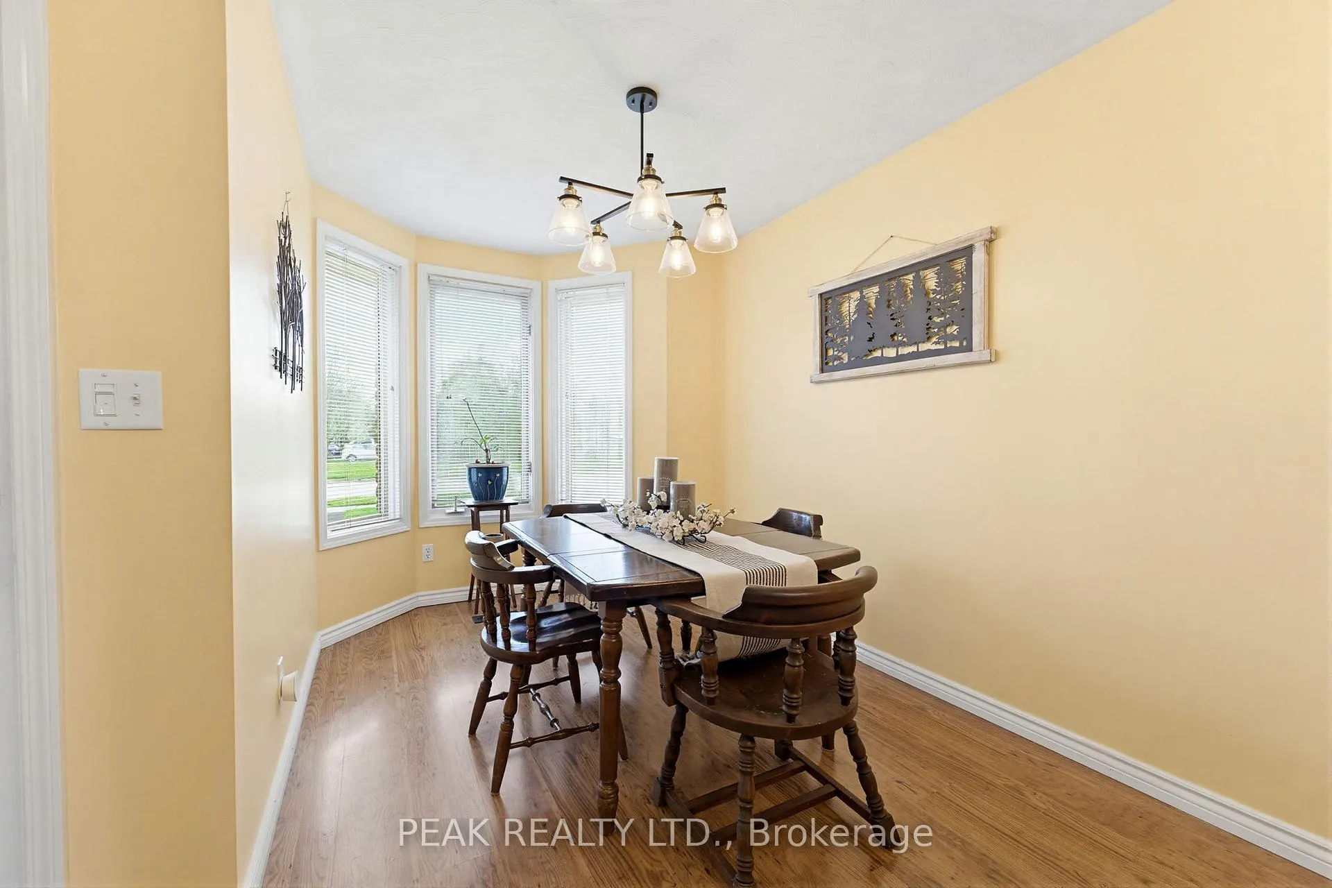 Photo 9 of 157 Whitlaw Way, Brant, Paris — HOMEH