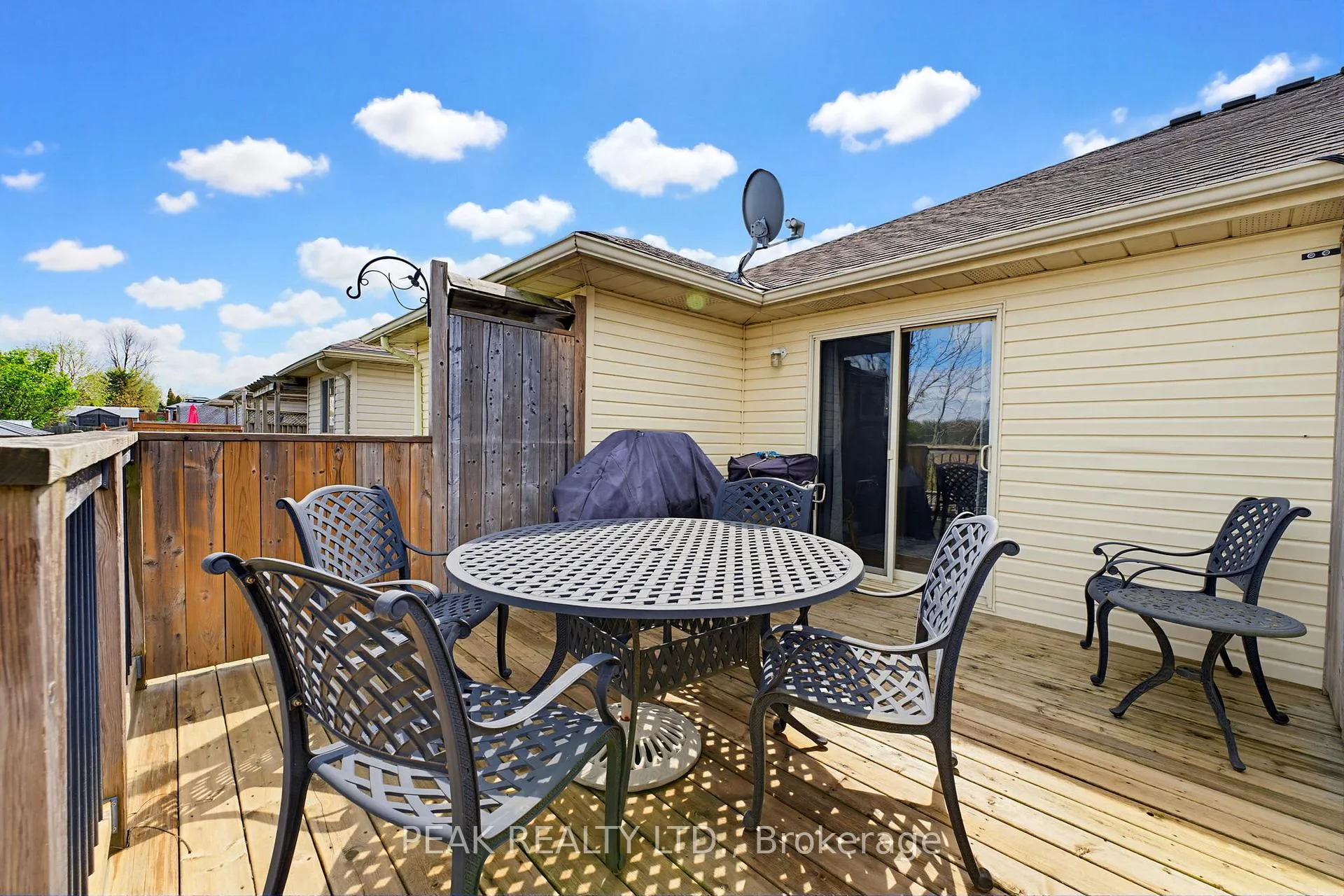 Photo 25 of 157 Whitlaw Way, Brant, Paris — HOMEH