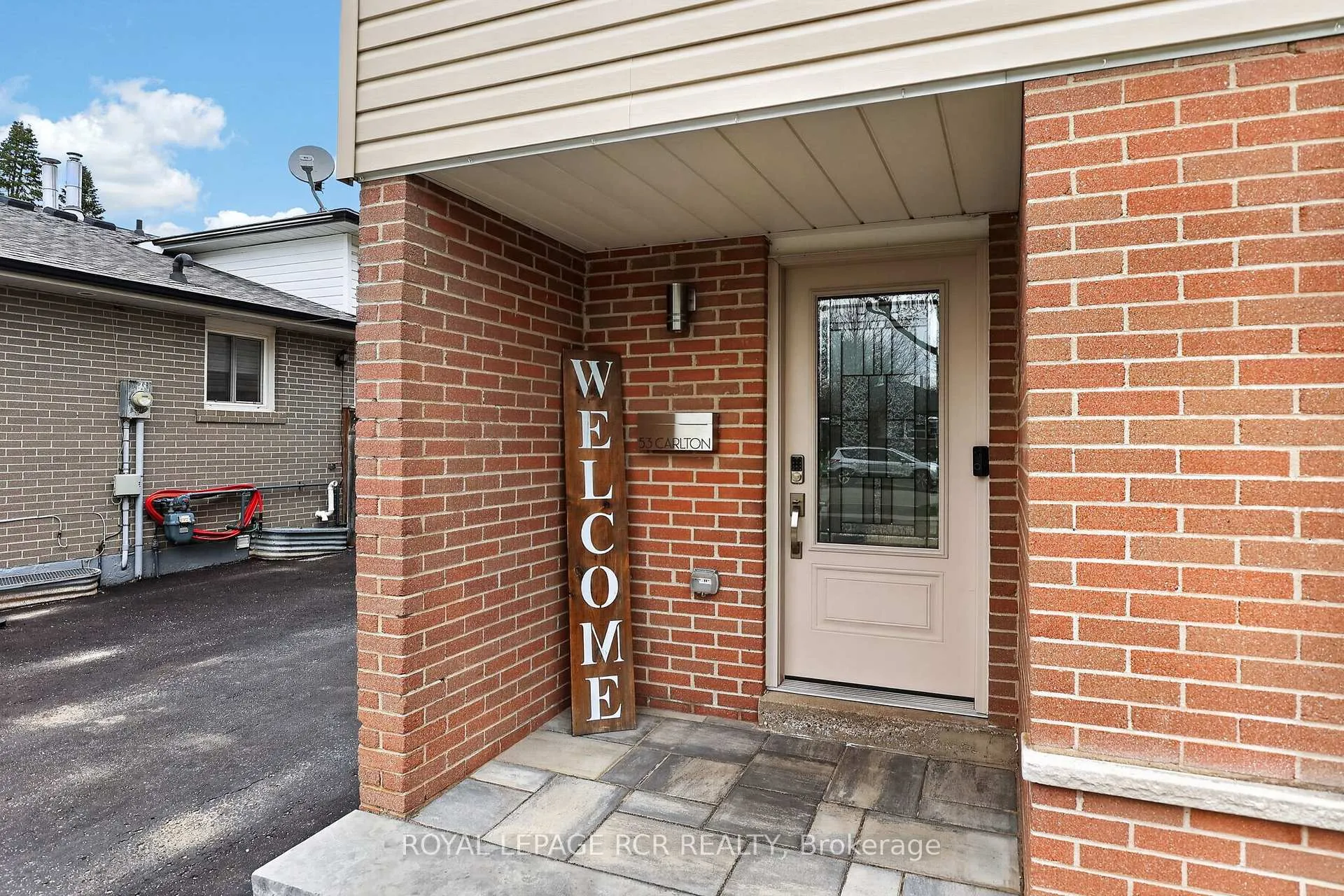 Photo 2 of 53 Carlton Drive, Orangeville — HOMEH