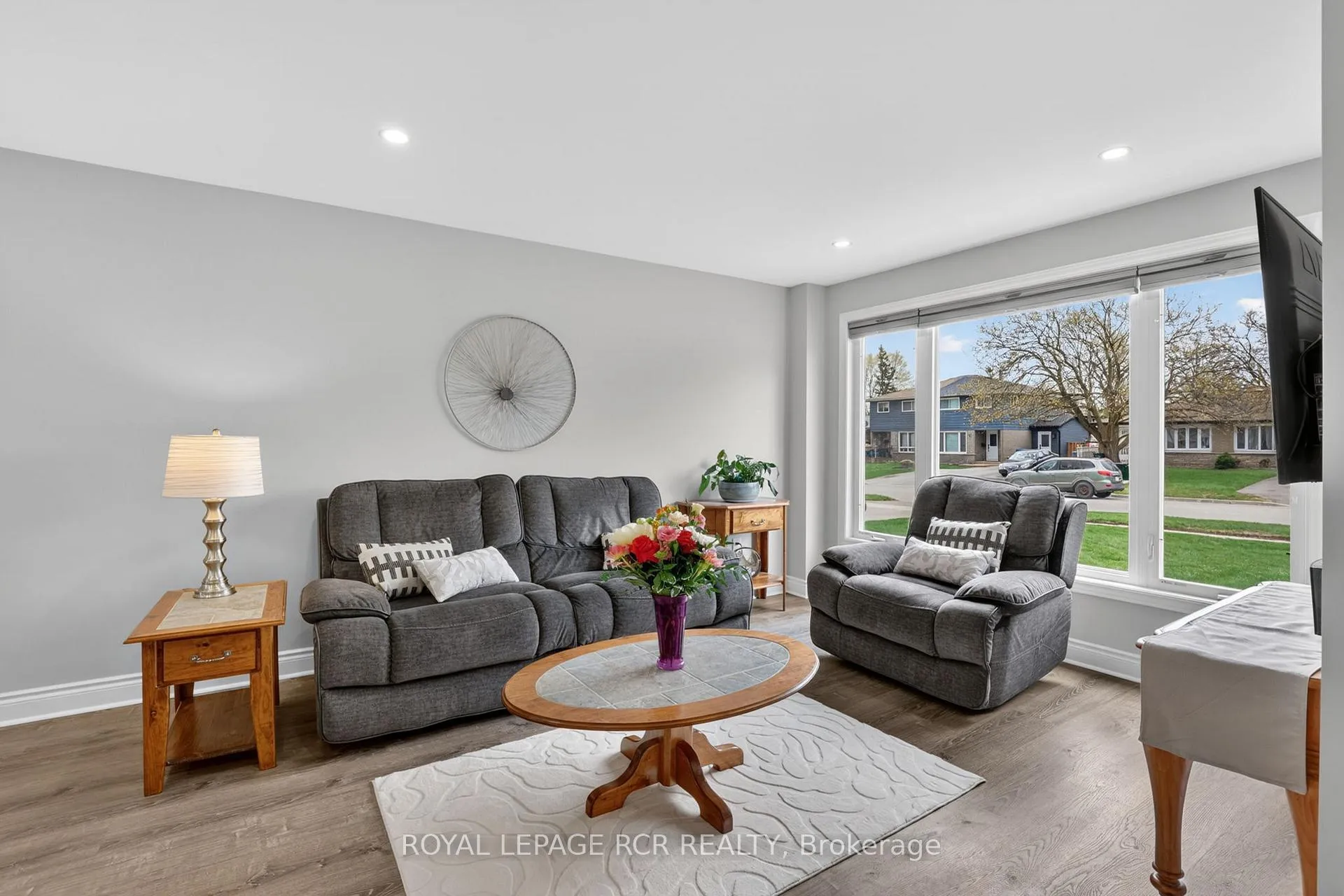 Photo 5 of 53 Carlton Drive, Orangeville — HOMEH