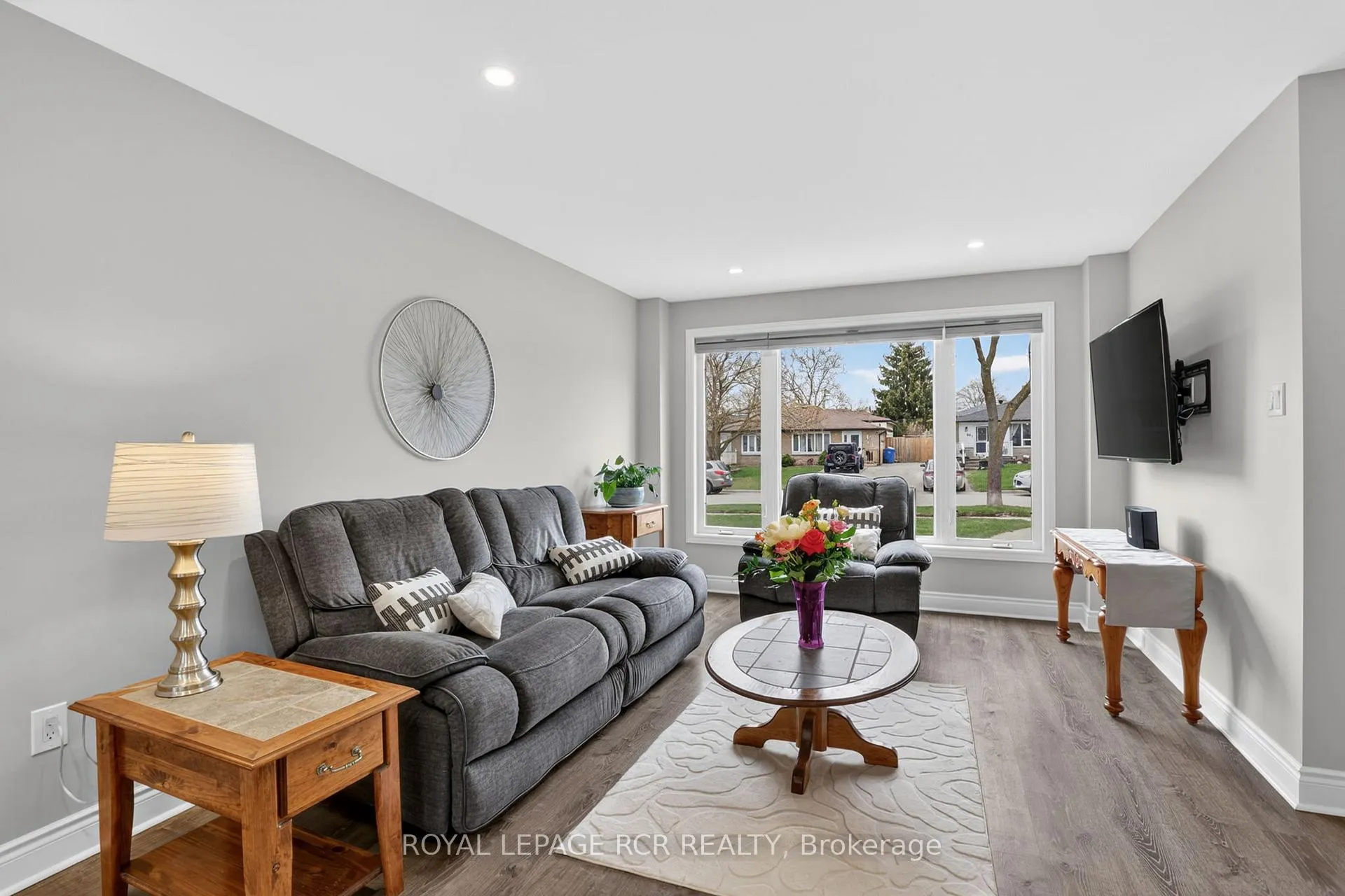 Photo 7 of 53 Carlton Drive, Orangeville — HOMEH