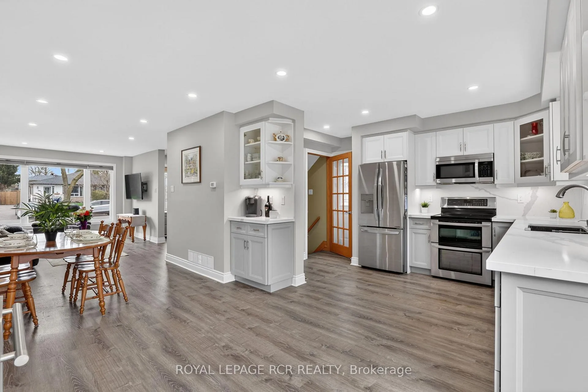 Photo 11 of 53 Carlton Drive, Orangeville — HOMEH