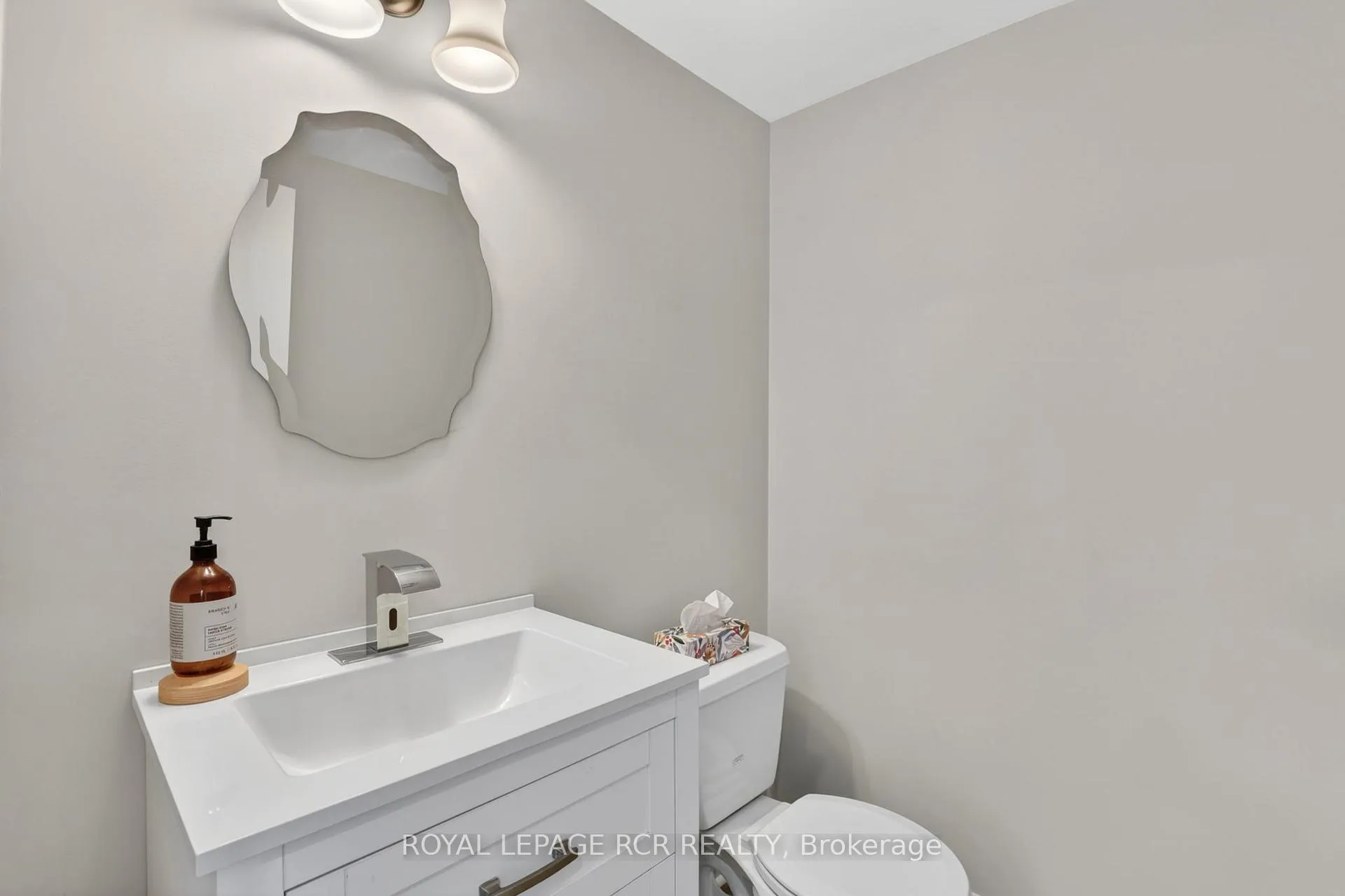 Photo 12 of 53 Carlton Drive, Orangeville — HOMEH