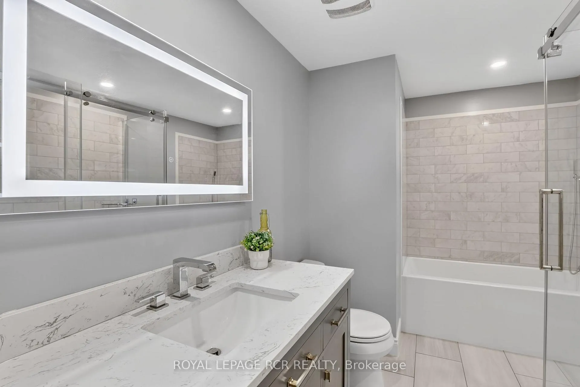 Photo 21 of 53 Carlton Drive, Orangeville — HOMEH