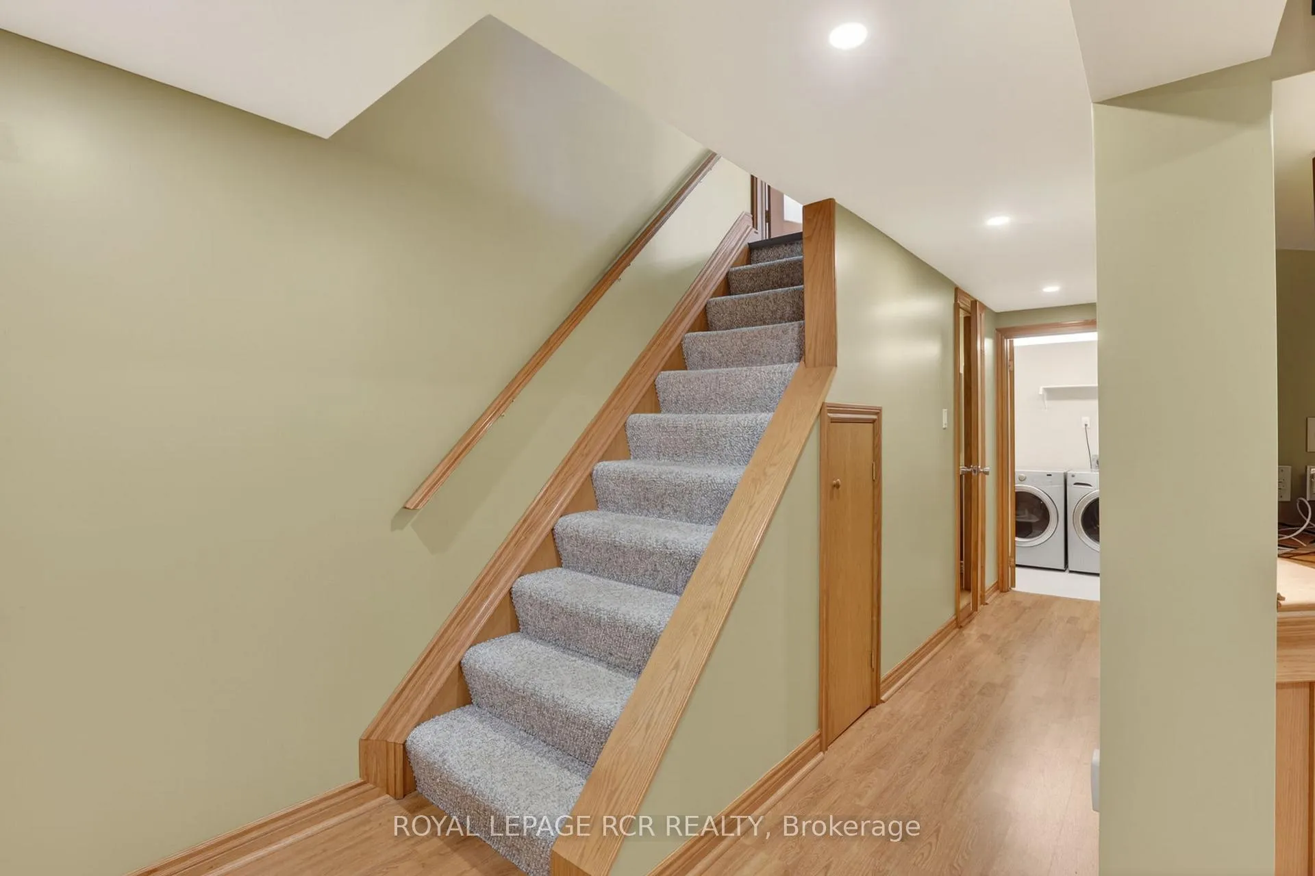 Photo 24 of 53 Carlton Drive, Orangeville — HOMEH