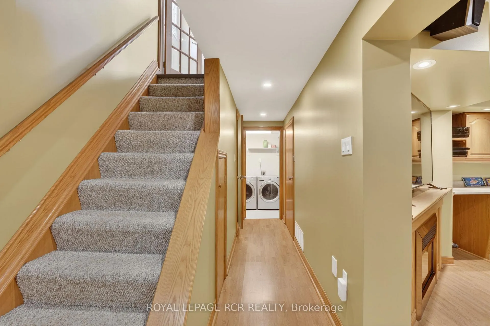 Photo 25 of 53 Carlton Drive, Orangeville — HOMEH