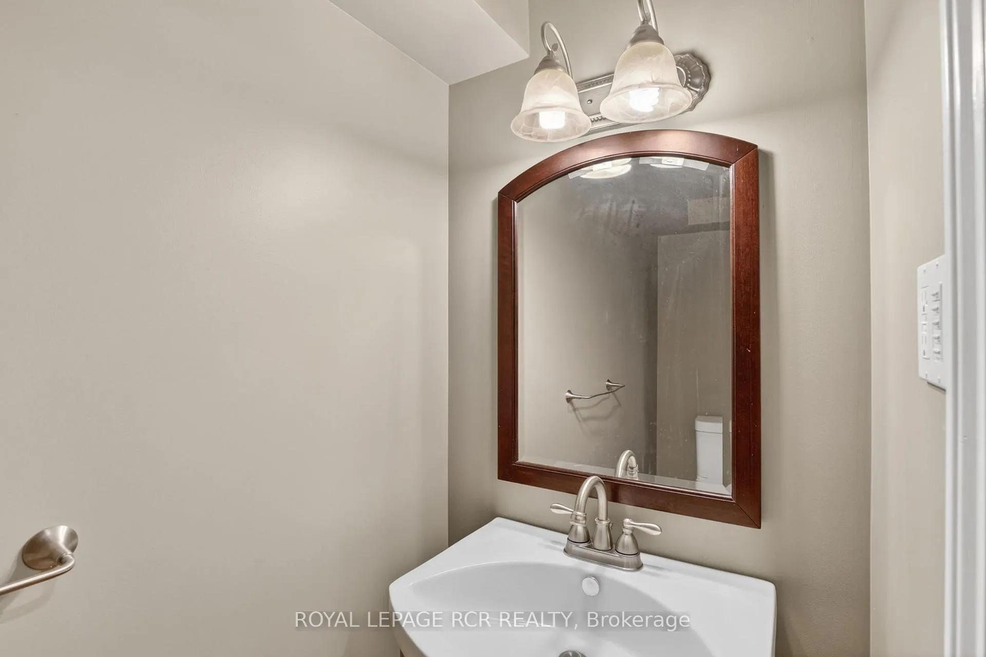 Photo 30 of 53 Carlton Drive, Orangeville — HOMEH