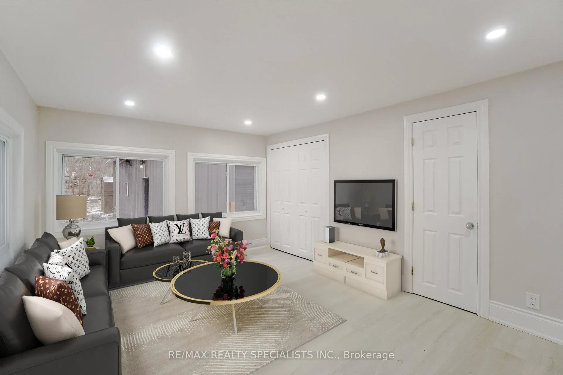 Photo 5 of 86 Mill Street, Orangeville — HOMEH
