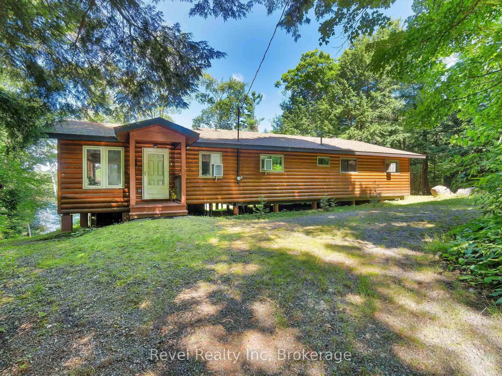 Photo 2 of 1022 Bird Lake Crescent, Bracebridge, Oakley — HOMEH