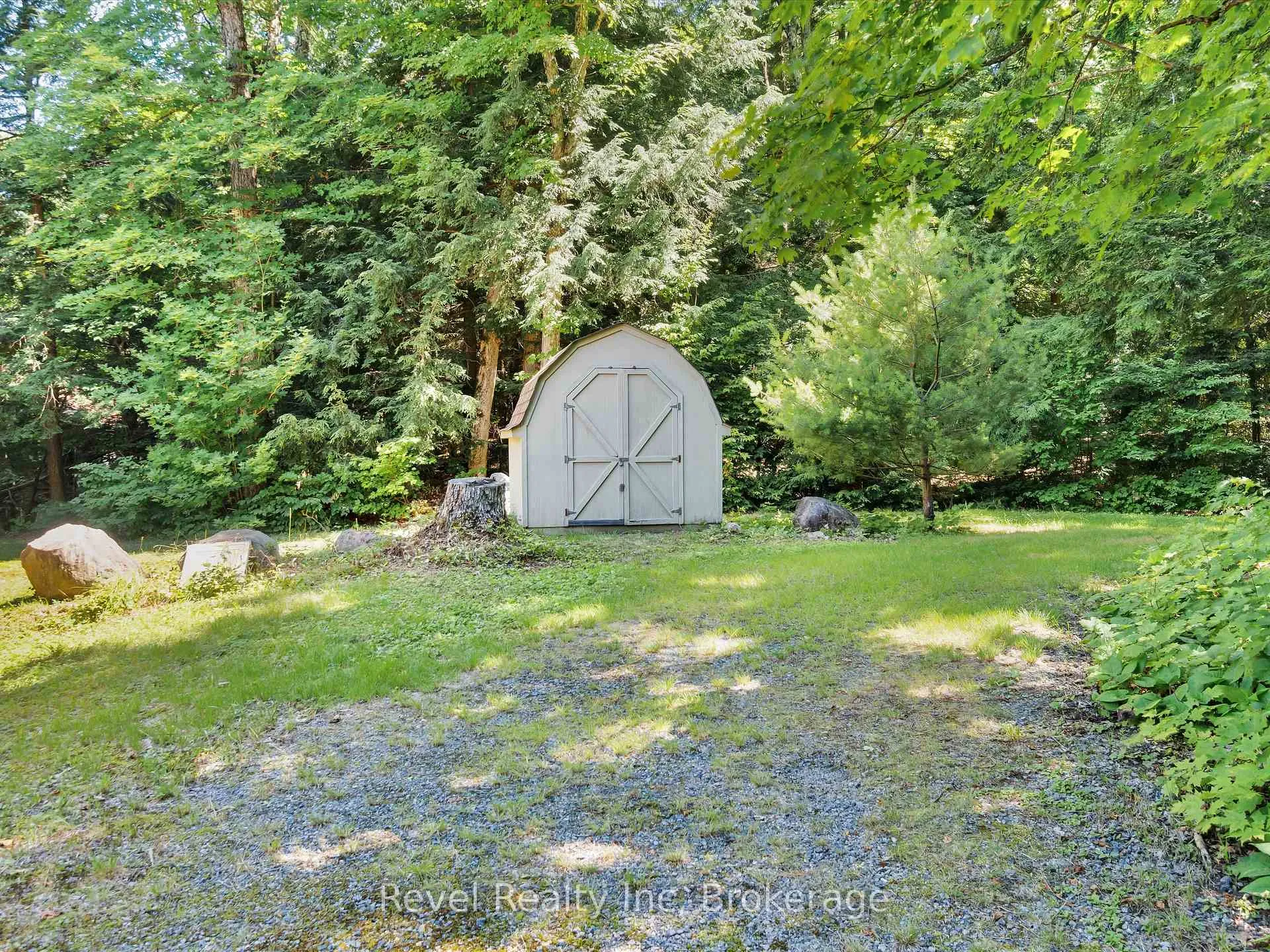 Photo 4 of 1022 Bird Lake Crescent, Bracebridge, Oakley — HOMEH