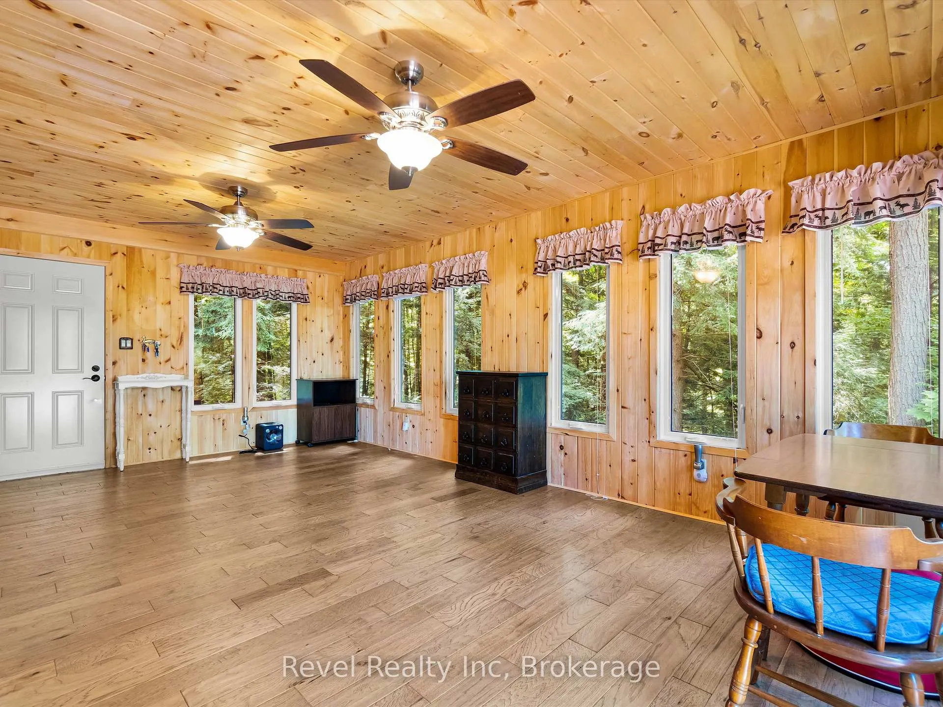 Photo 5 of 1022 Bird Lake Crescent, Bracebridge, Oakley — HOMEH